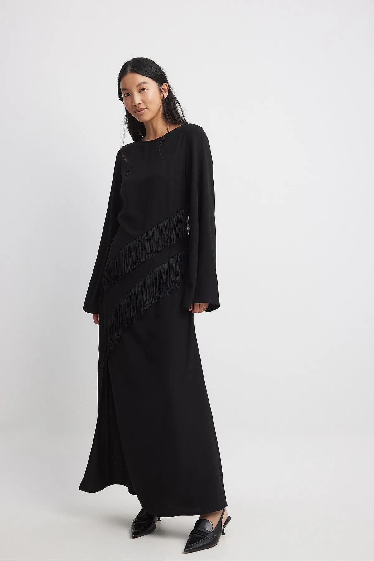 NA-KD  Maxikleid mit offenem Rücken und Fransendetail