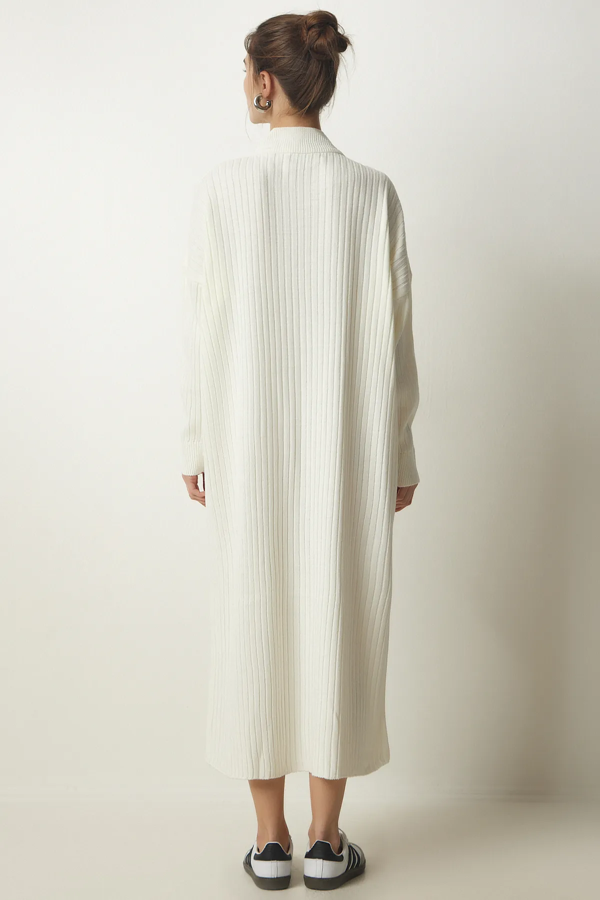 Happiness İstanbul  Knochengeripptes Oversize-Strickkleid für Damen DD01251