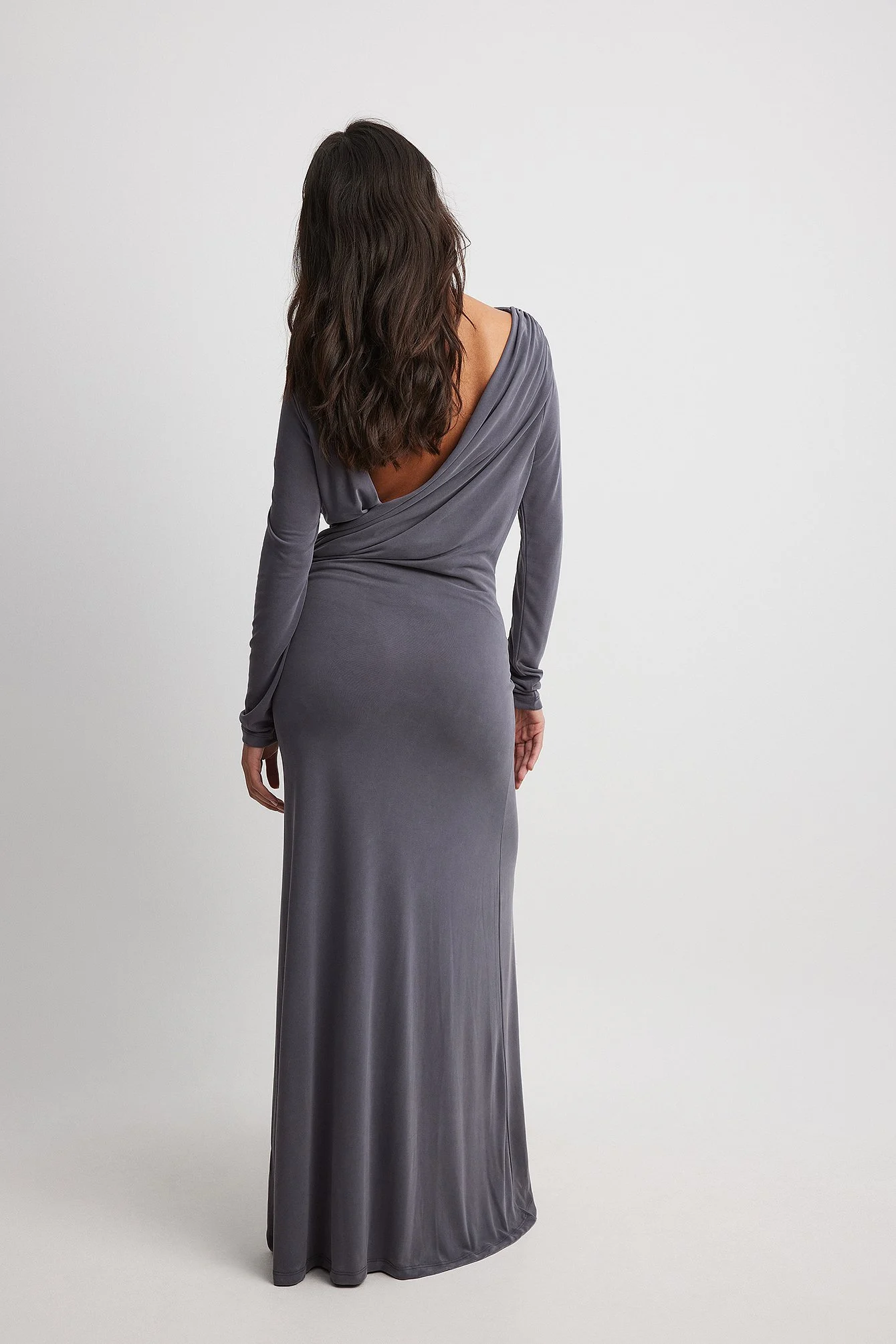 Drapiertes Maxikleid mit tiefem Rückenausschnitt