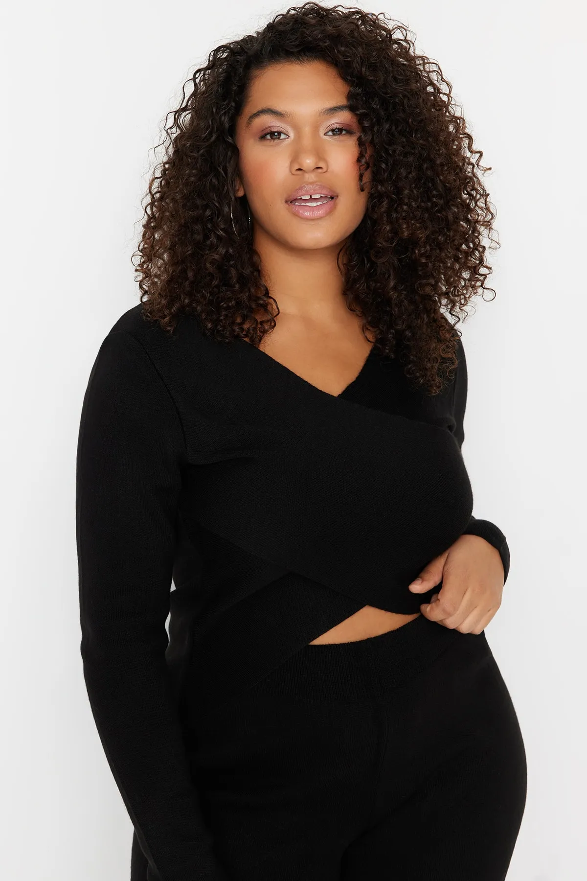 Trendyol Curve  Schwarzes zweireihiges Strickoberteil-Set TBBAW23CP00029