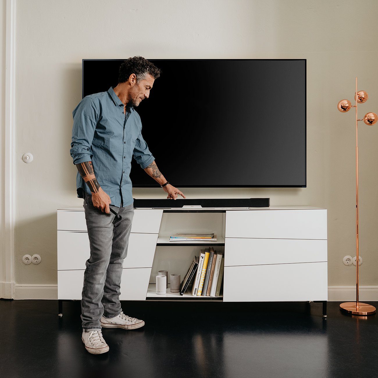 Teufel CINEBAR LUX Soundbar (HDMI, Bluetooth, 150 W, 12 High-Performance-Töner, integriertem Subwoofer, Dynamore® Ultra/3D)