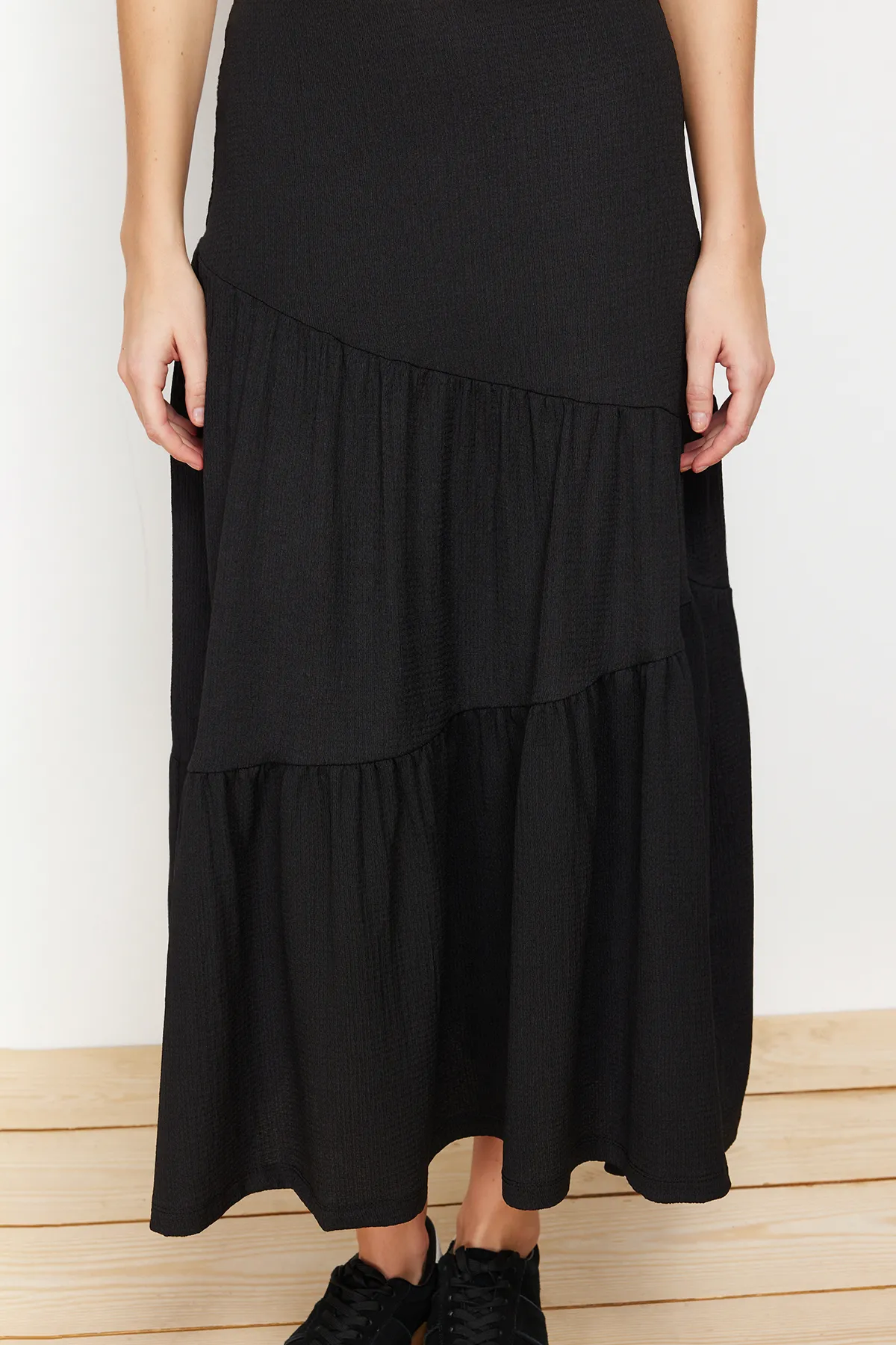 Trendyol Collection  Schwarzer, gewickelter Maxi-Plissee-Stretch-Strickrock TWOSS24ET00090