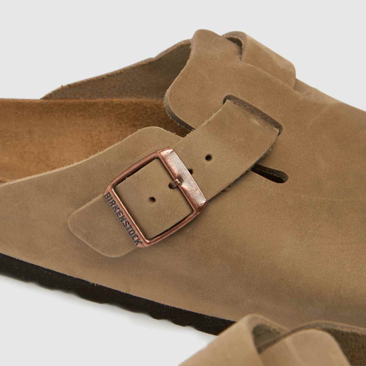 Sandali na nogah z naramnicami BIRKENSTOCK Boston v tobačno rjavi barvi