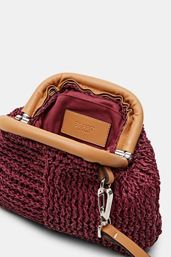 Schultertasche aus Bast mit Details in Lederoptik
