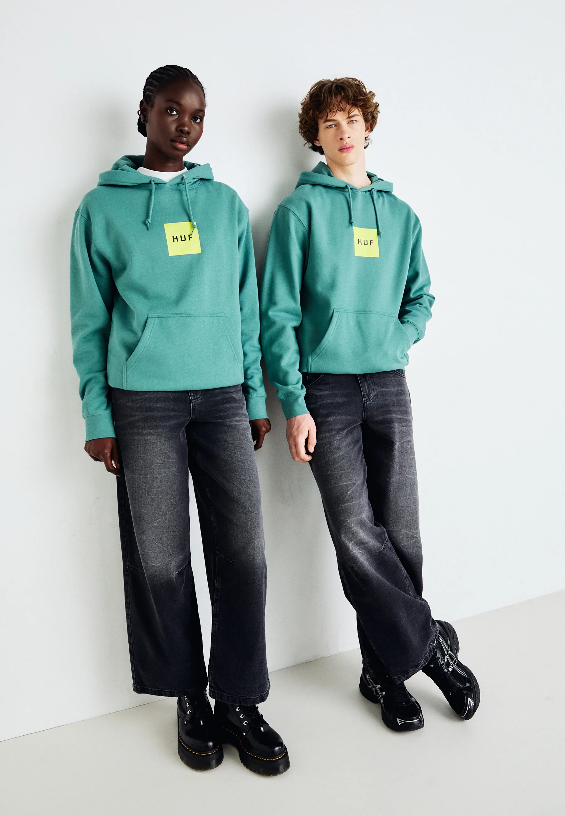 YOURTURN UNISEX - Vaqueros holgados
