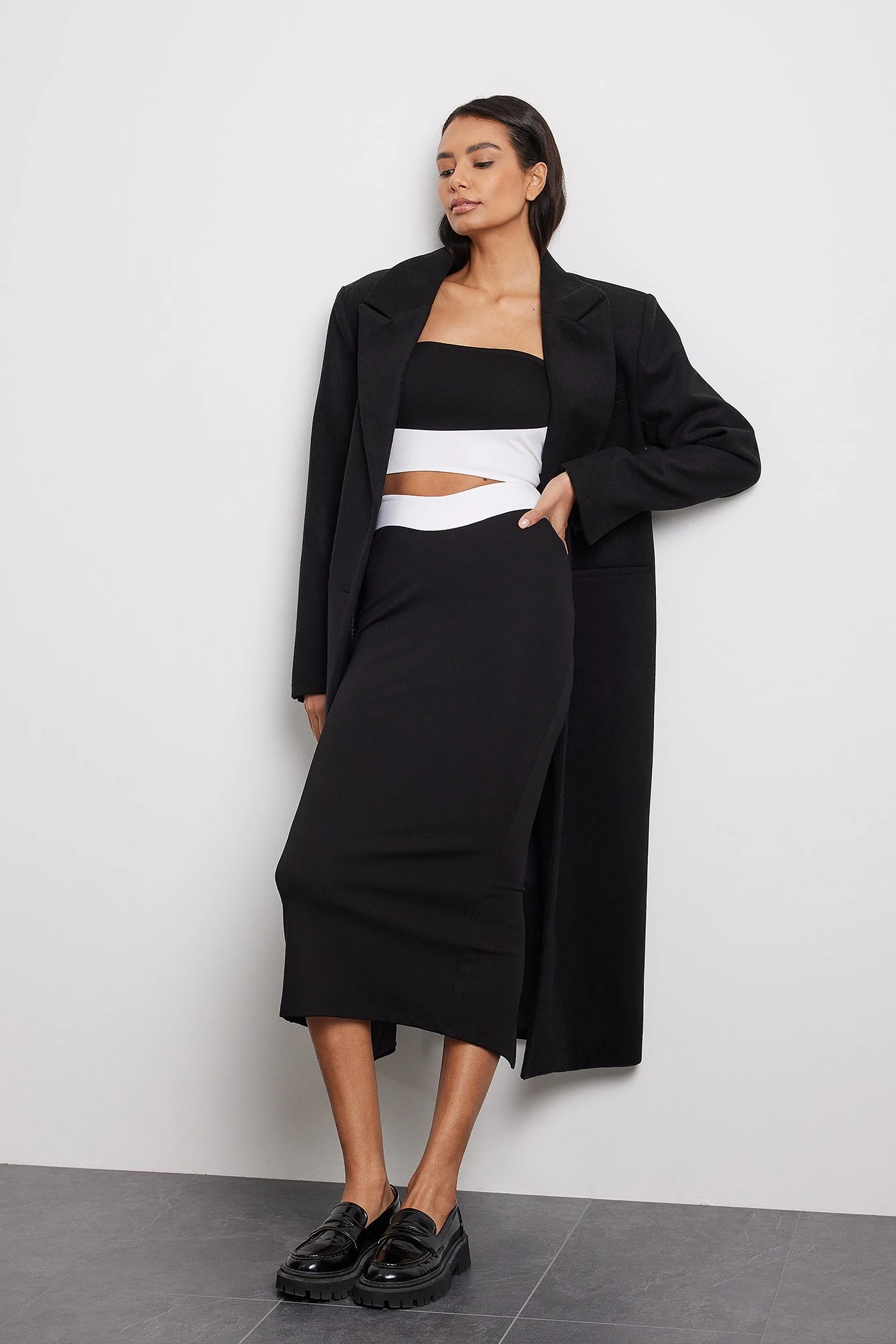 Midirock im Color-Blocking-Stil