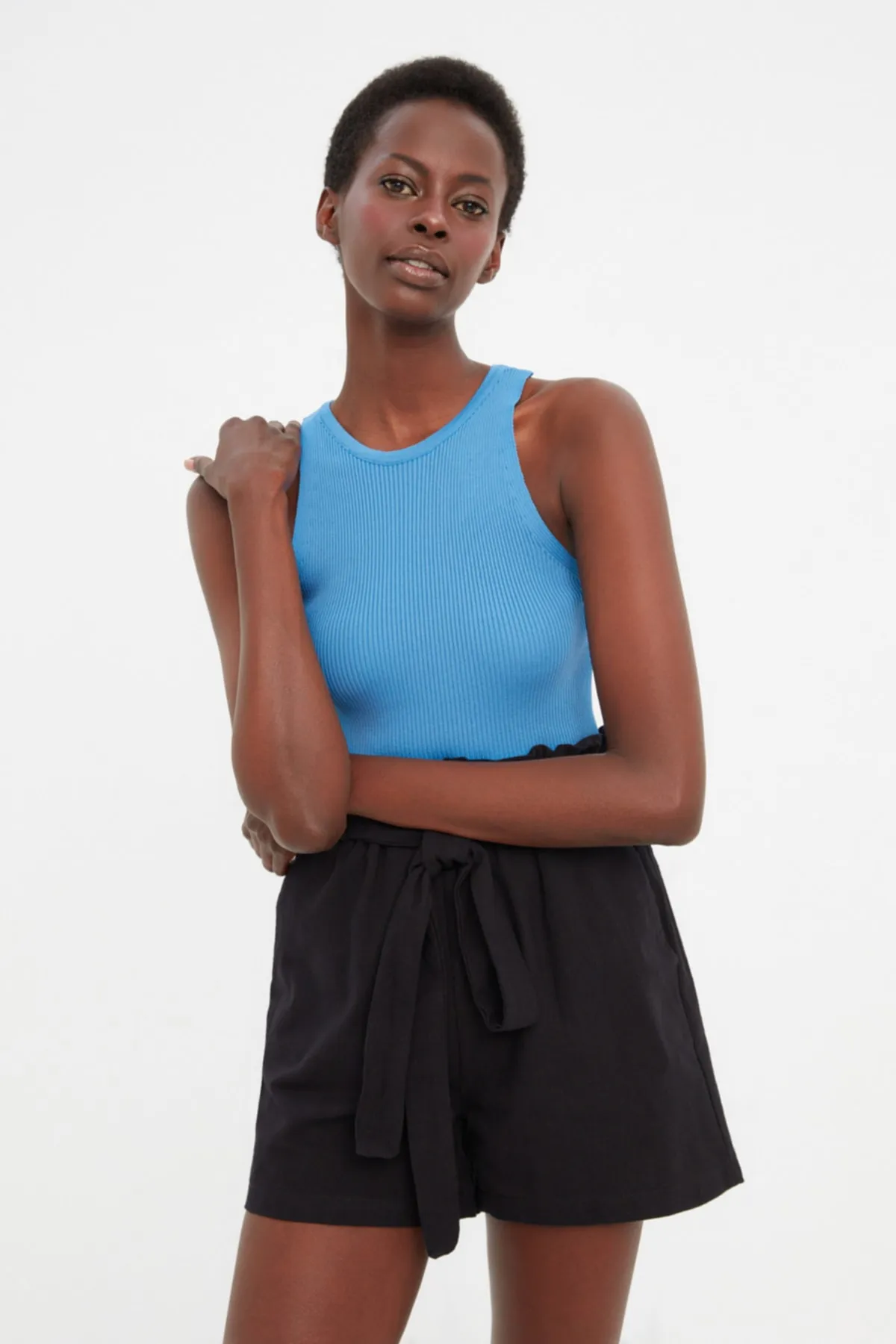 Trendyol Collection  Blaue Basic-Bluse aus geripptem Strick TWOSS21BZ0090