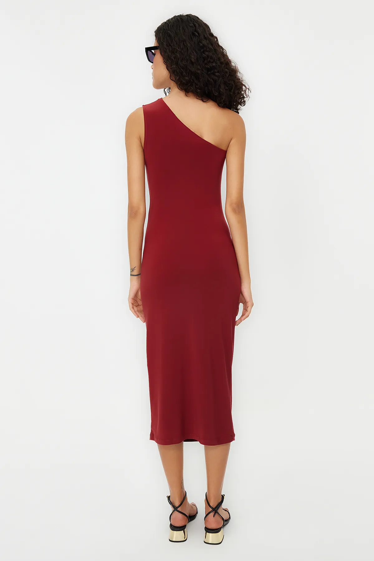 Trendyol Collection  Kachel One-Shoulder Draped Tailliertes/Tailliertes Stretch-Strick Midi-Bleistiftkleid TWOSS24EL00100