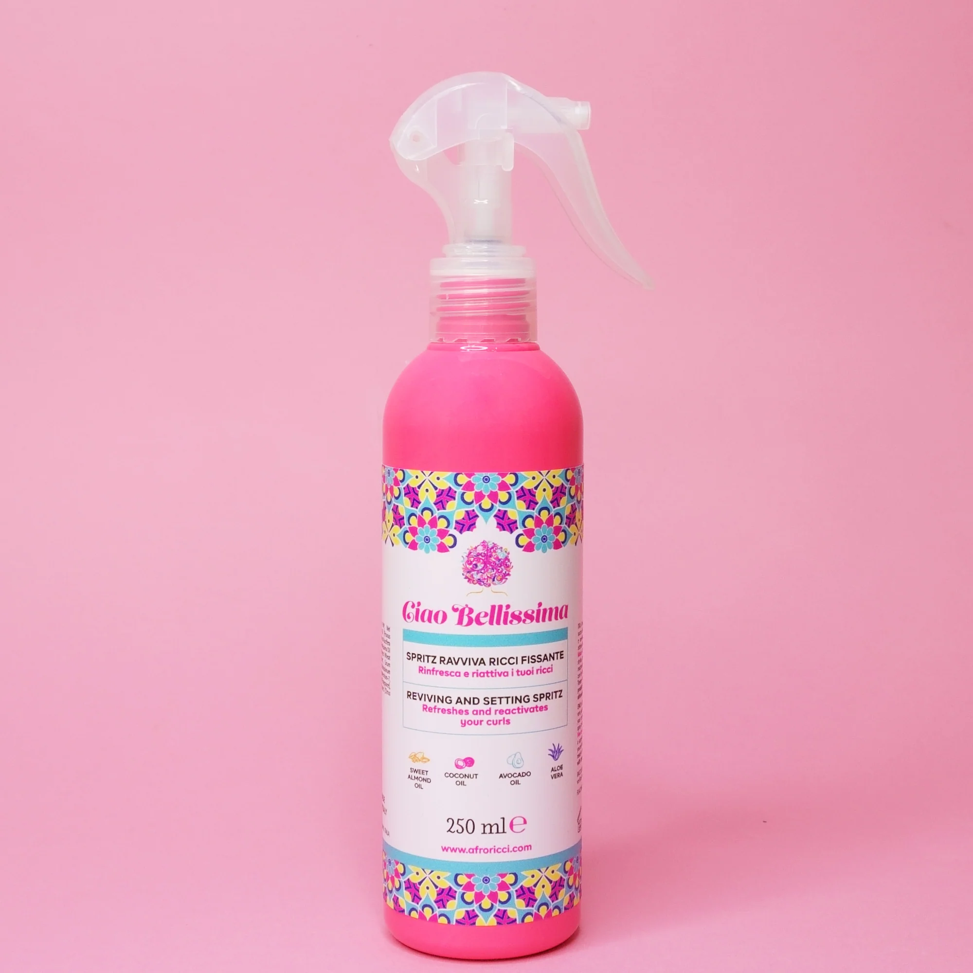 „Ciao Bellissima Spritz Curl Reviver“ fiksuojantis purškiklis – formavimo ir užbaigimo priemonė plaukams
