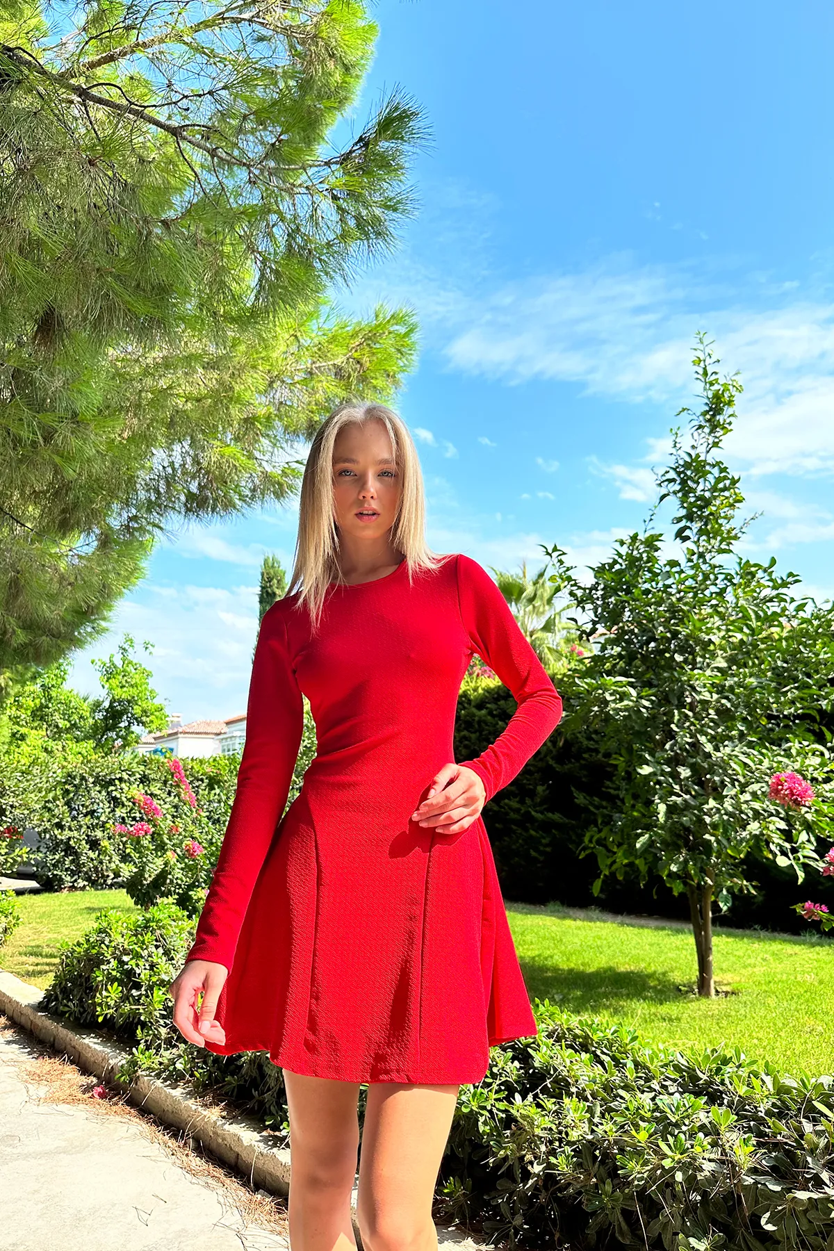 Trend Alaçatı Stili  Rotes, ausgestelltes Minikleid mit Rundhalsausschnitt und detaillierten Nähten für Damen ALC-X10883