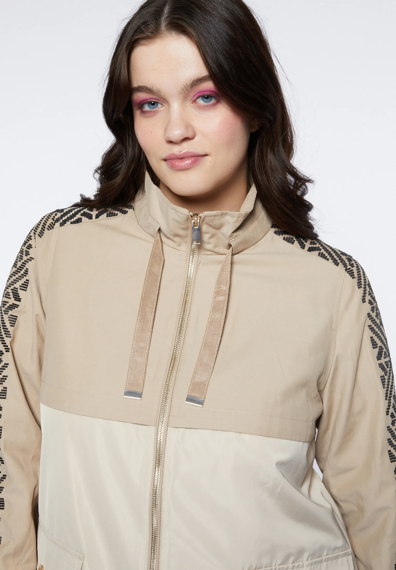 Fiorella Rubino CON BORDADO ÉTNICO - Parka