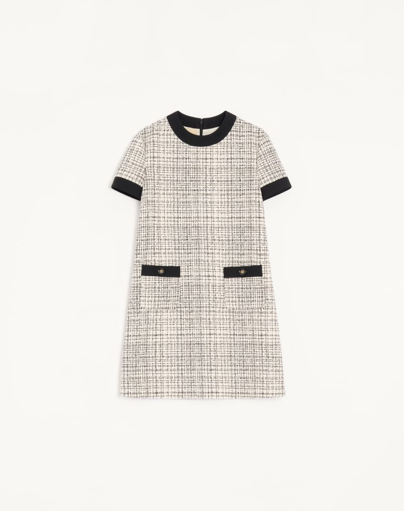 Vestido curto de tweed com corte quadrado
