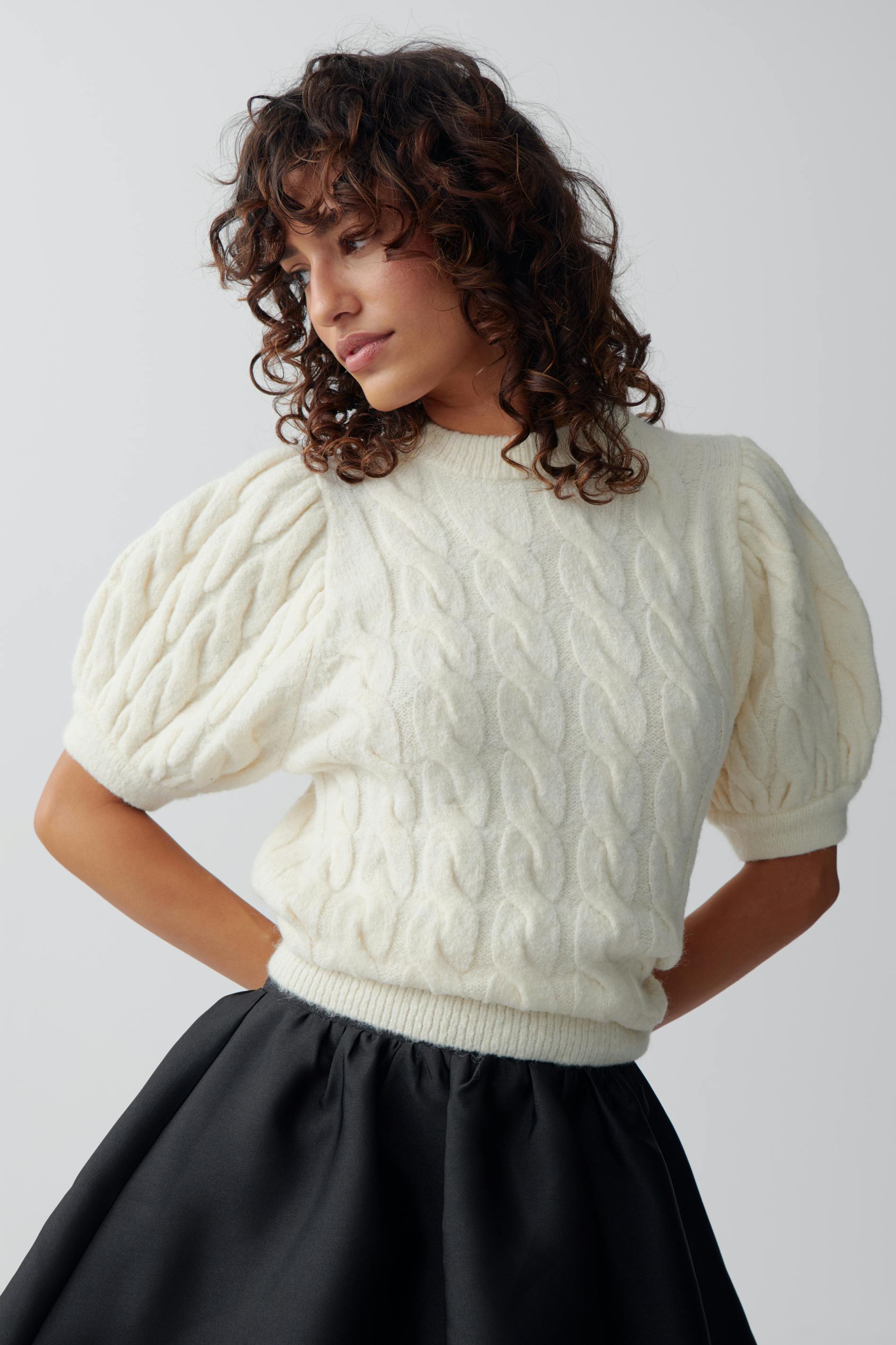 Knitted cable top