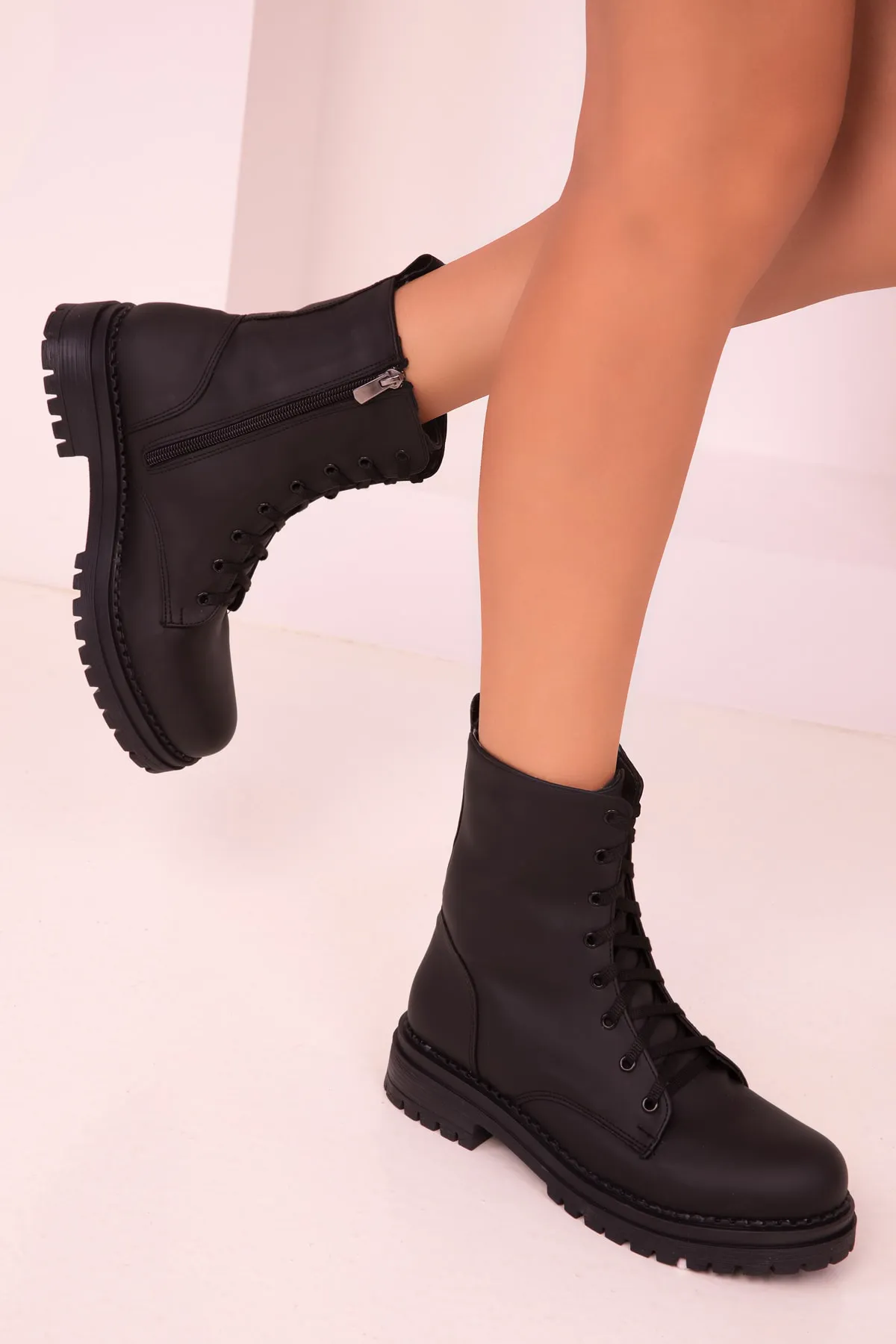 SOHO  Mattschwarze Stiefel und Booties für Damen 13786