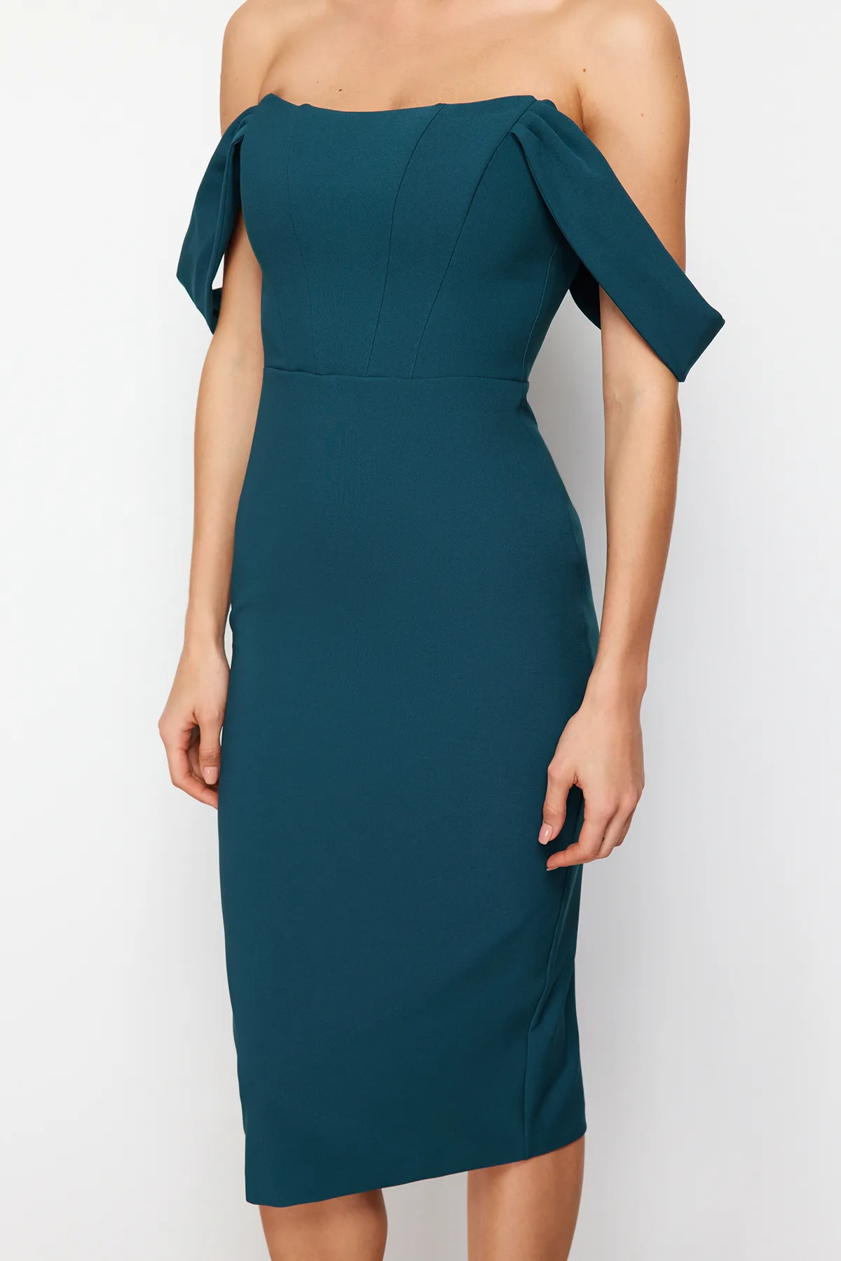 Trendyol Collection  Smaragdgrünes, figurbetontes, elegantes Abendkleid mit gewebtem Korsettdetail TPRSS22EL00097