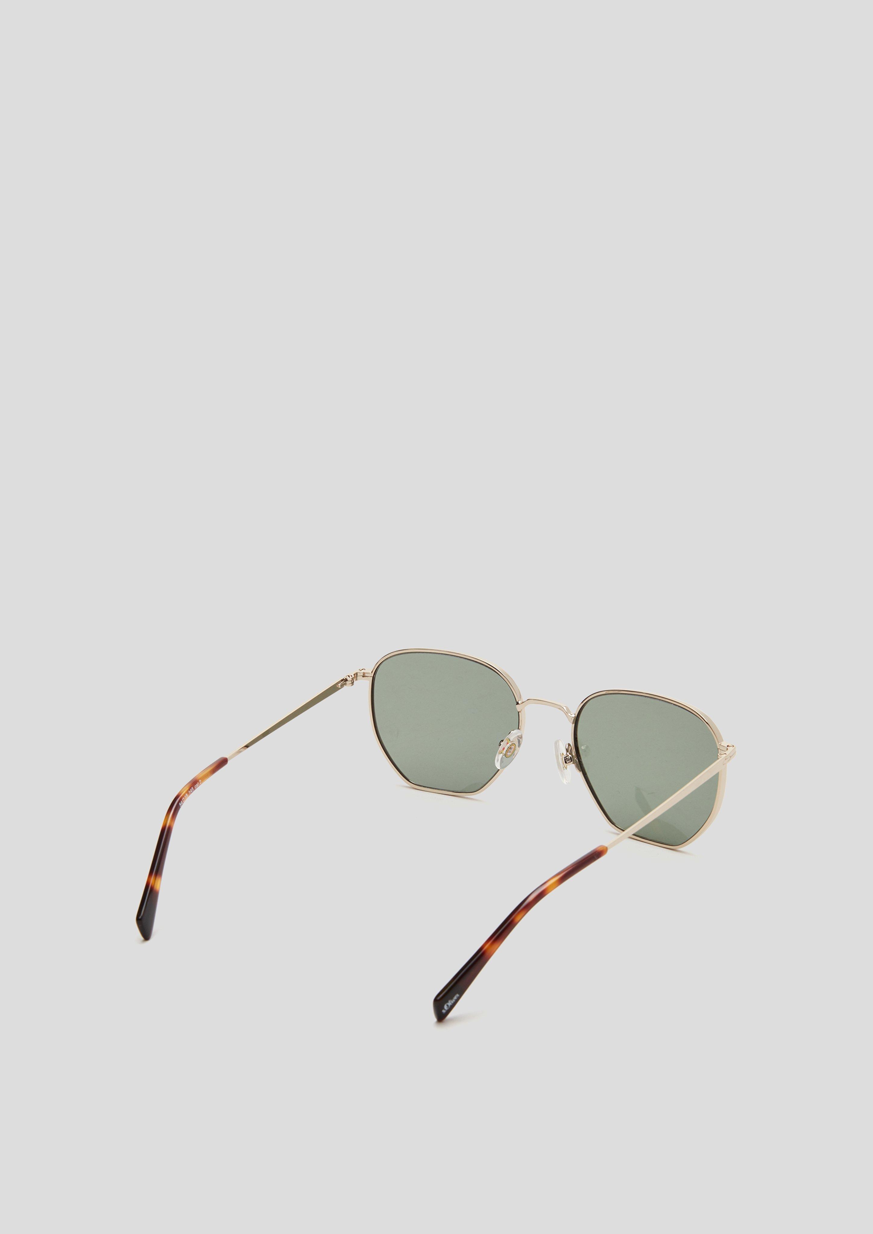 Sonnenbrille in modischer Form  143.120.141.98541-100