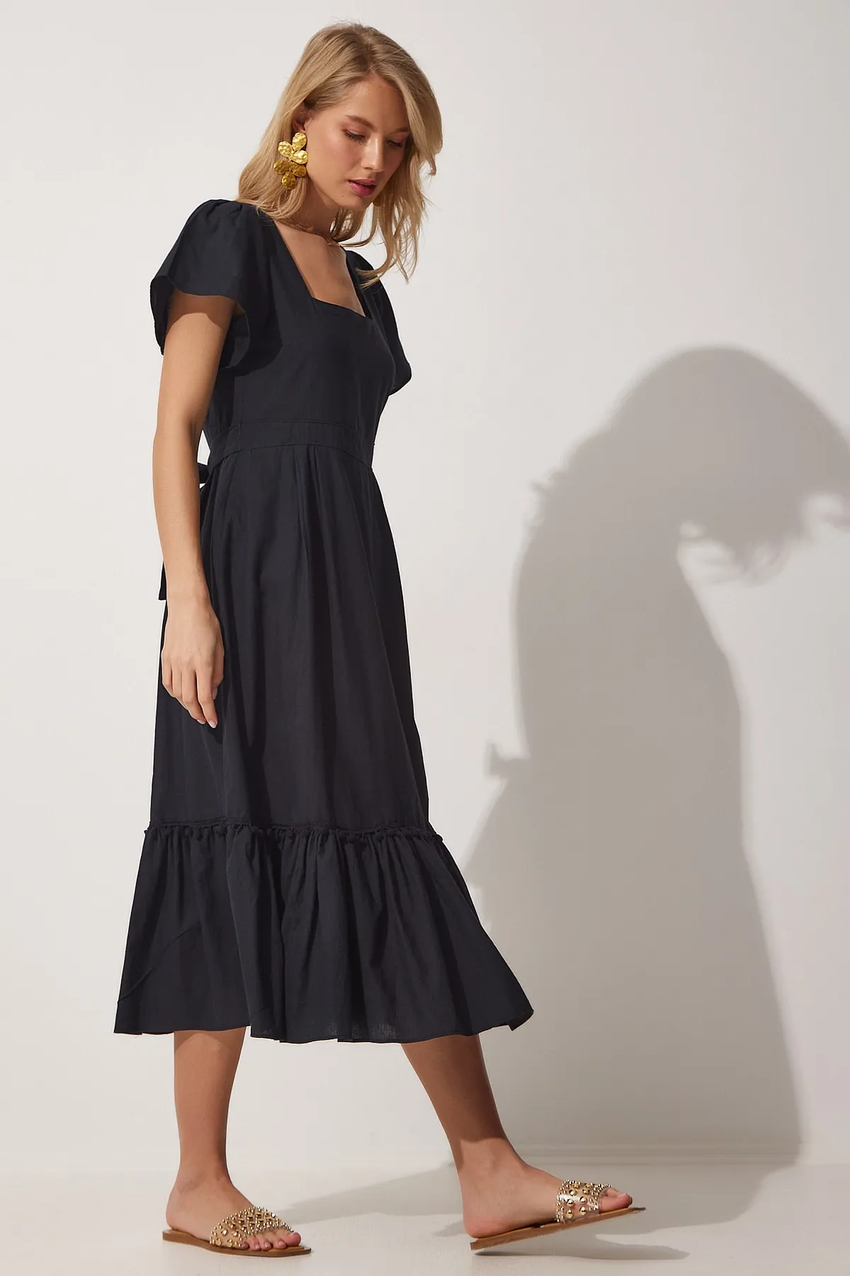 Happiness İstanbul  Schwarzes Leinenkleid mit quadratischem Kragen für Damen JH00046