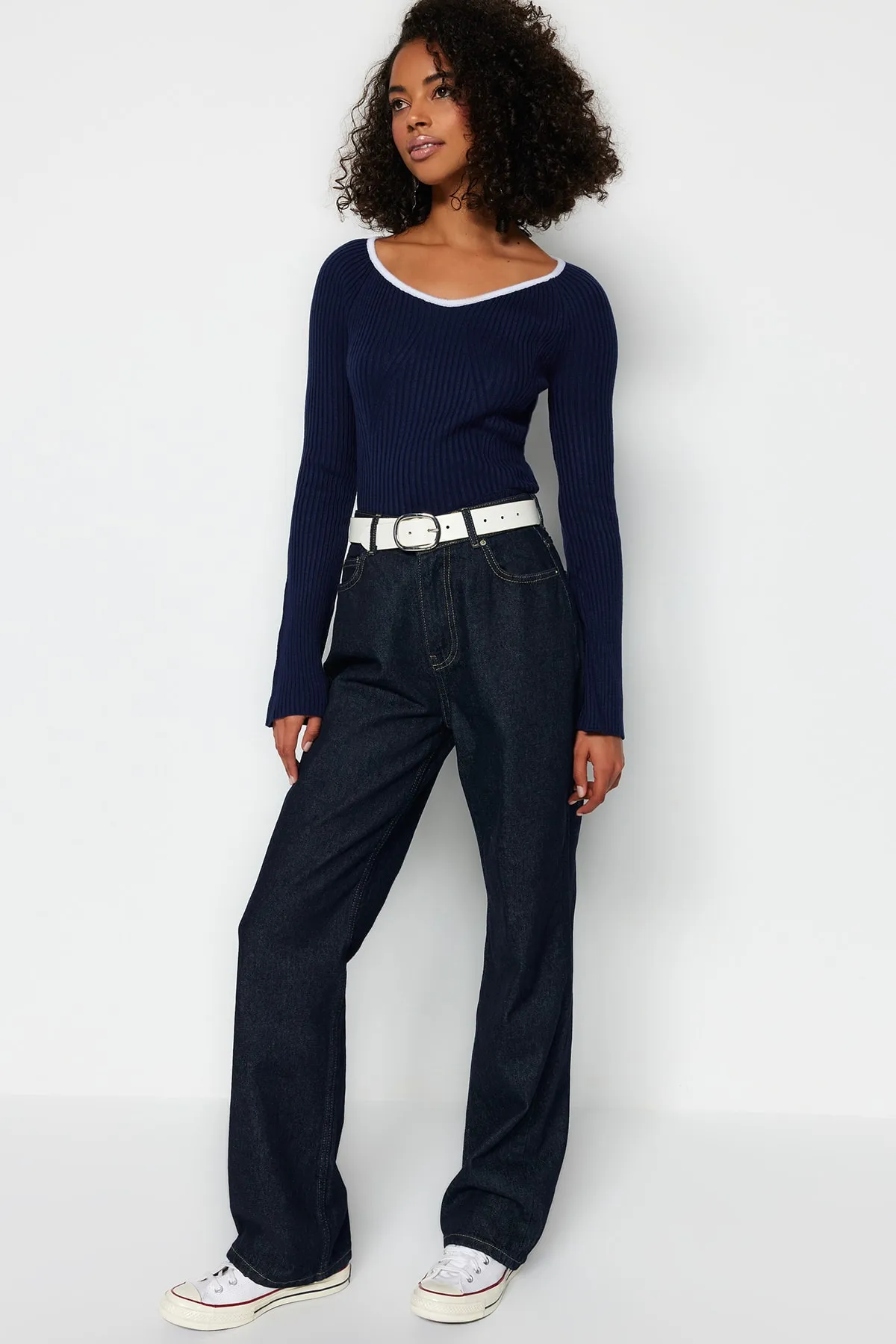 Trendyol Collection  Marineblauer Strickpullover mit Kragendetail TWOAW24KZ00305
