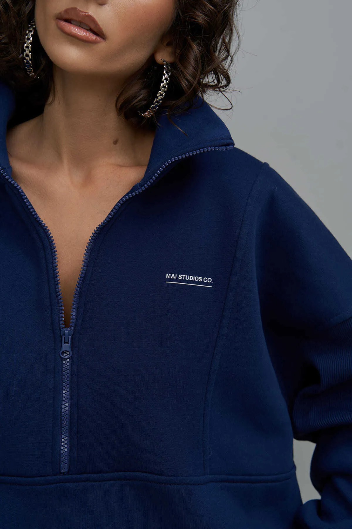MAİ COLLECTİON  Marineblaues, übergroßes Trainingsanzug-Set von Mini Studio Co