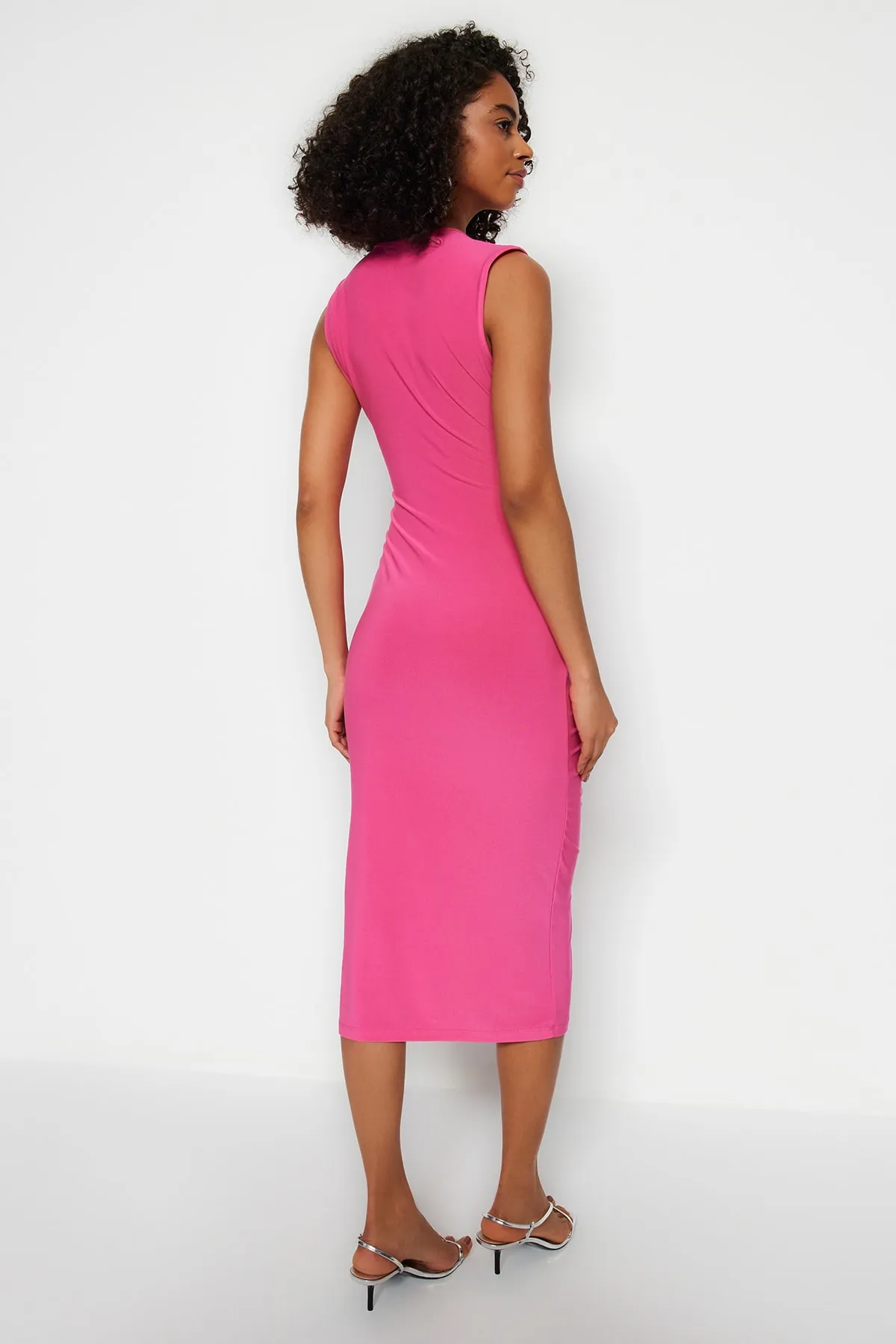 Trendyol Collection  Fuchsiafarbenes, gerafftes, tailliertes Midi-Bleistiftkleid aus Strick und Stretch TWOSS23EL00751