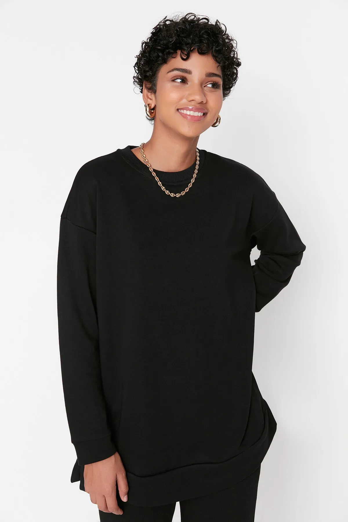 Trendyol Modest  Schwarzes Basic-Strick-Trainingsanzug-Set mit Rundhalsausschnitt TCTAW23EN00010