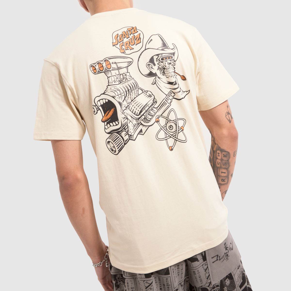 Santa Cruz – Vit t-shirt med mönster i ull och feberdream-mönster