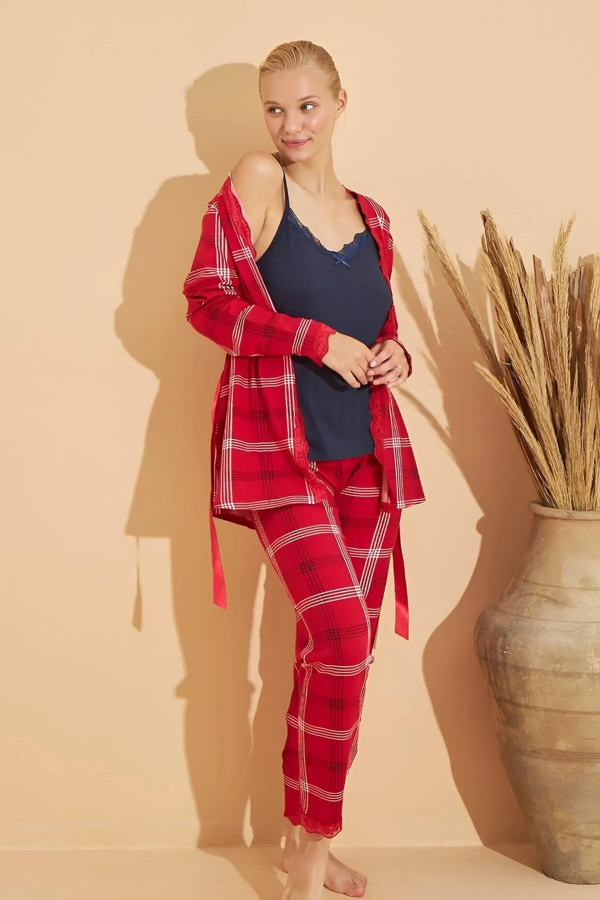Pijamaevi  Rot kariertes Damen-Pyjama-Set mit Bambusmantel