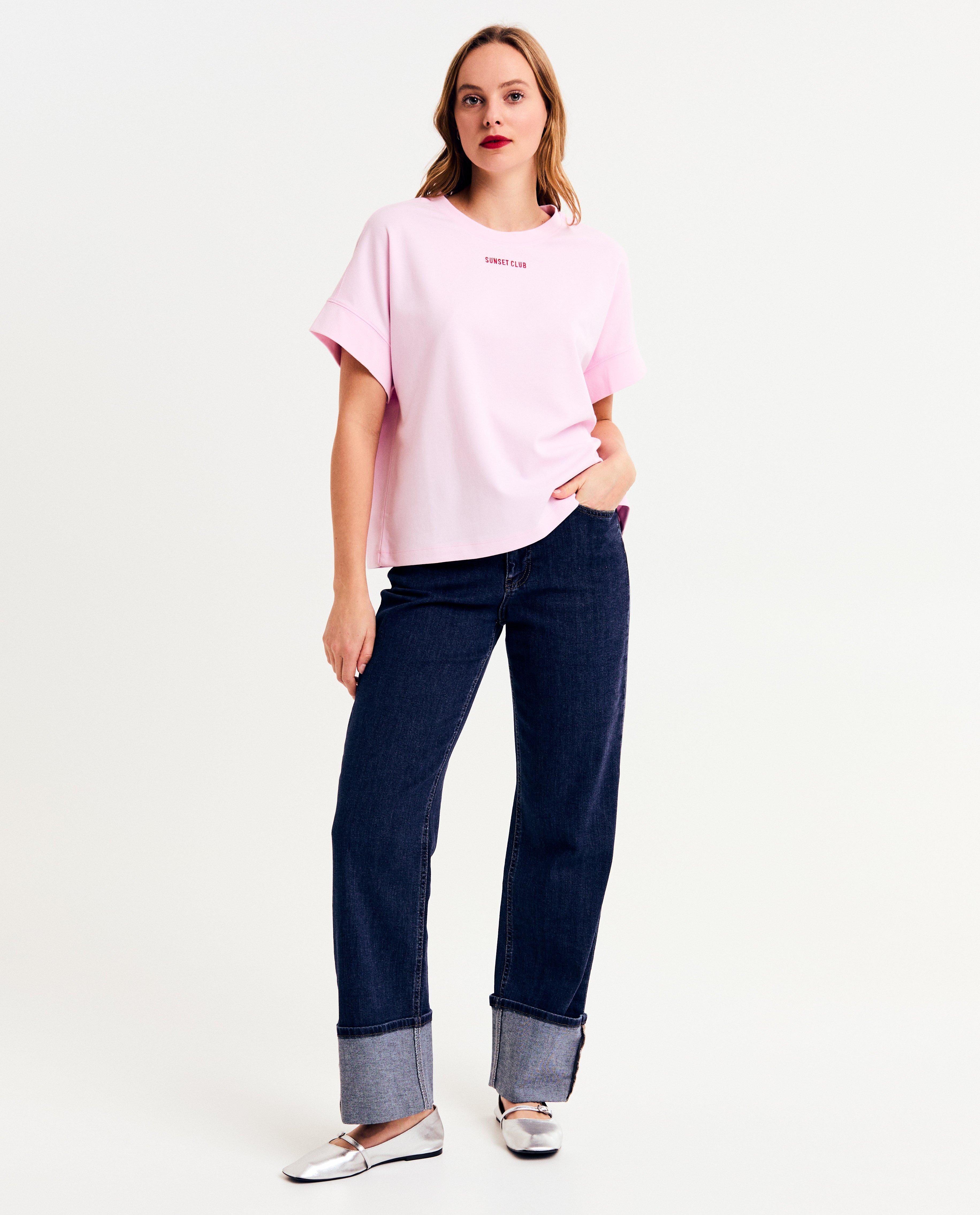 Tricou Sora cu inscripții roz brodate