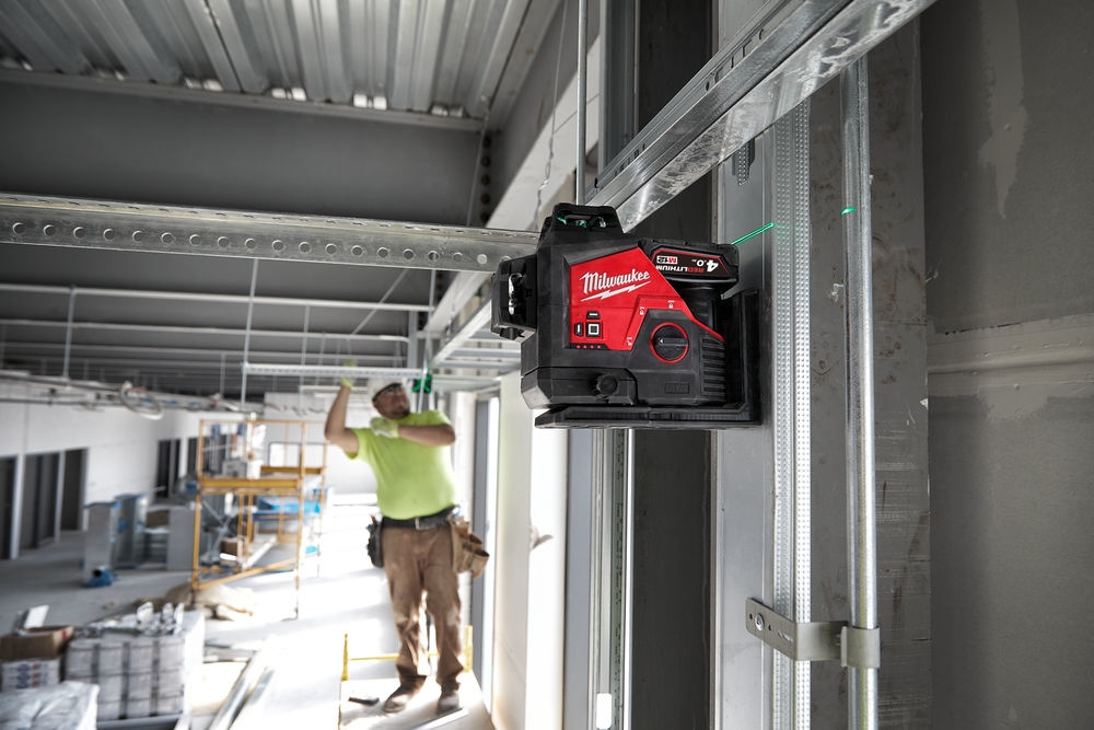 Milwaukee 4933478102 M12 3PL-401C Križni laser s 3 zelenimi 360° laserskimi krogi 12V 4,0Ah Li-ion