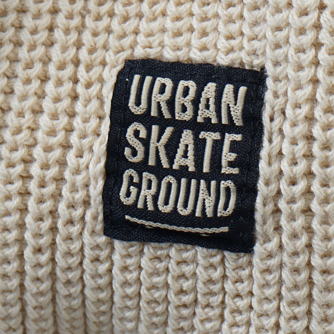 Jungen Strickpullover mit Farbteilern