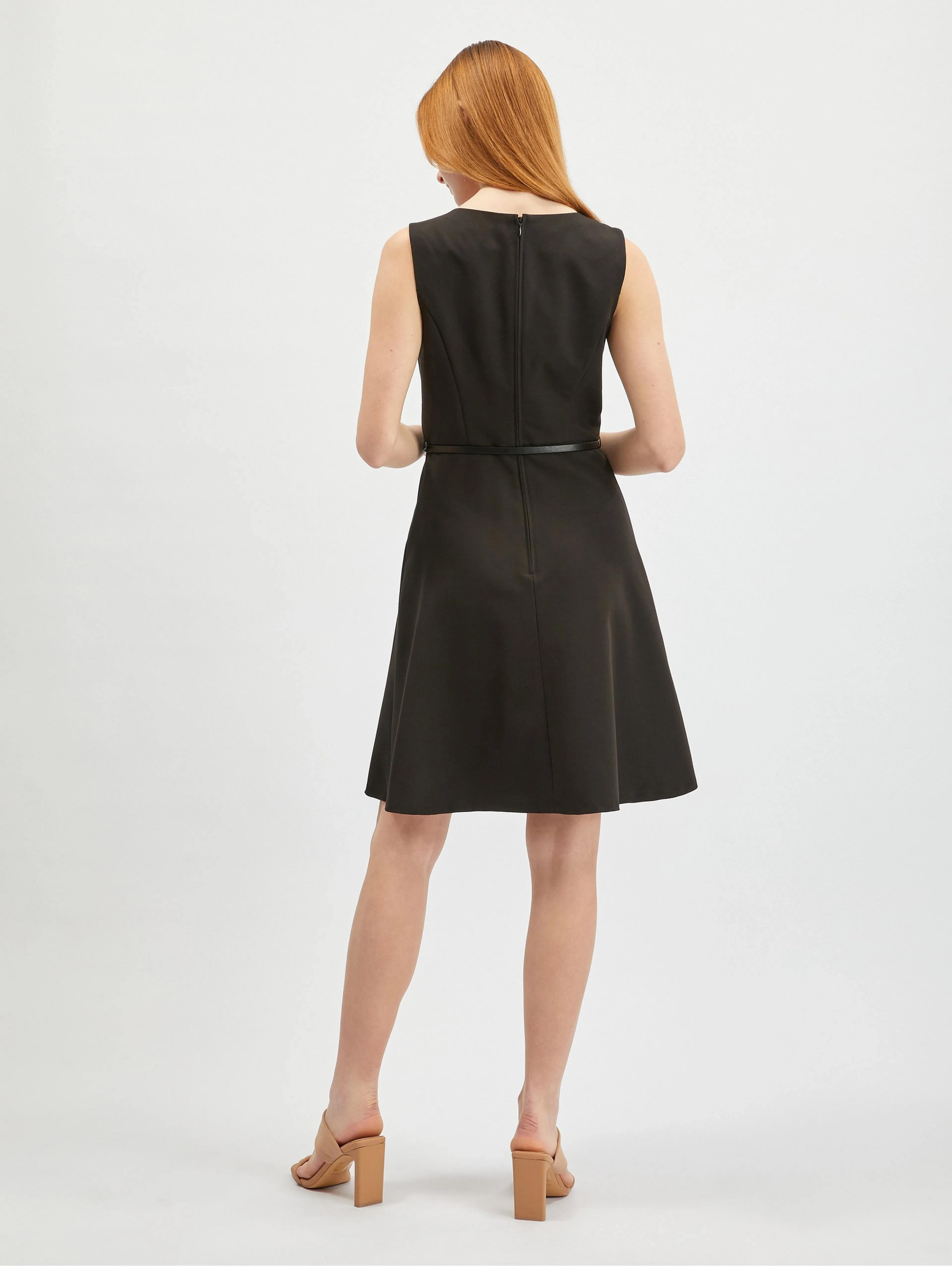 Schwarzes Damenkleid mit Gürtel ORSAY