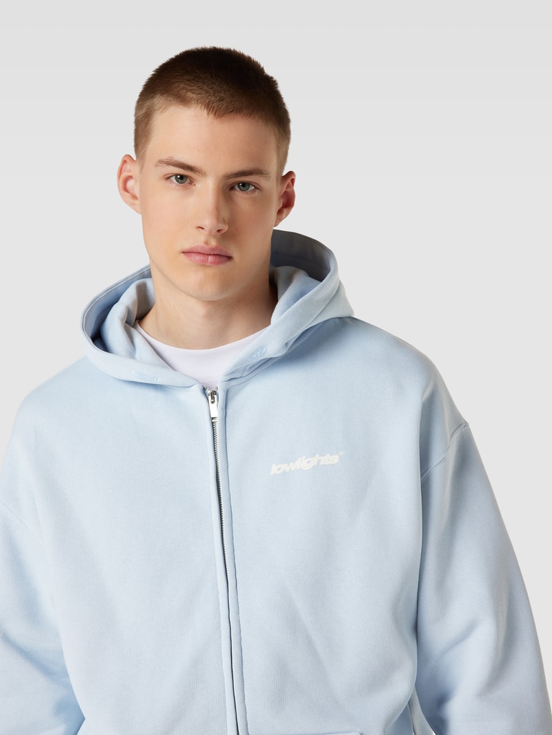 Sweatjacke mit Känguru-Tasche in hellblau