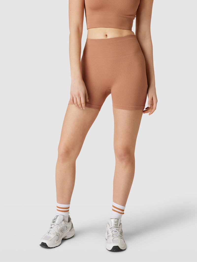 Shorts mit Ripp-Struktur Modell 'CHILL OUT' in camel