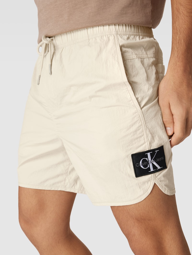 Shorts mit Label-Patch Modell 'WOVEN' in sand
