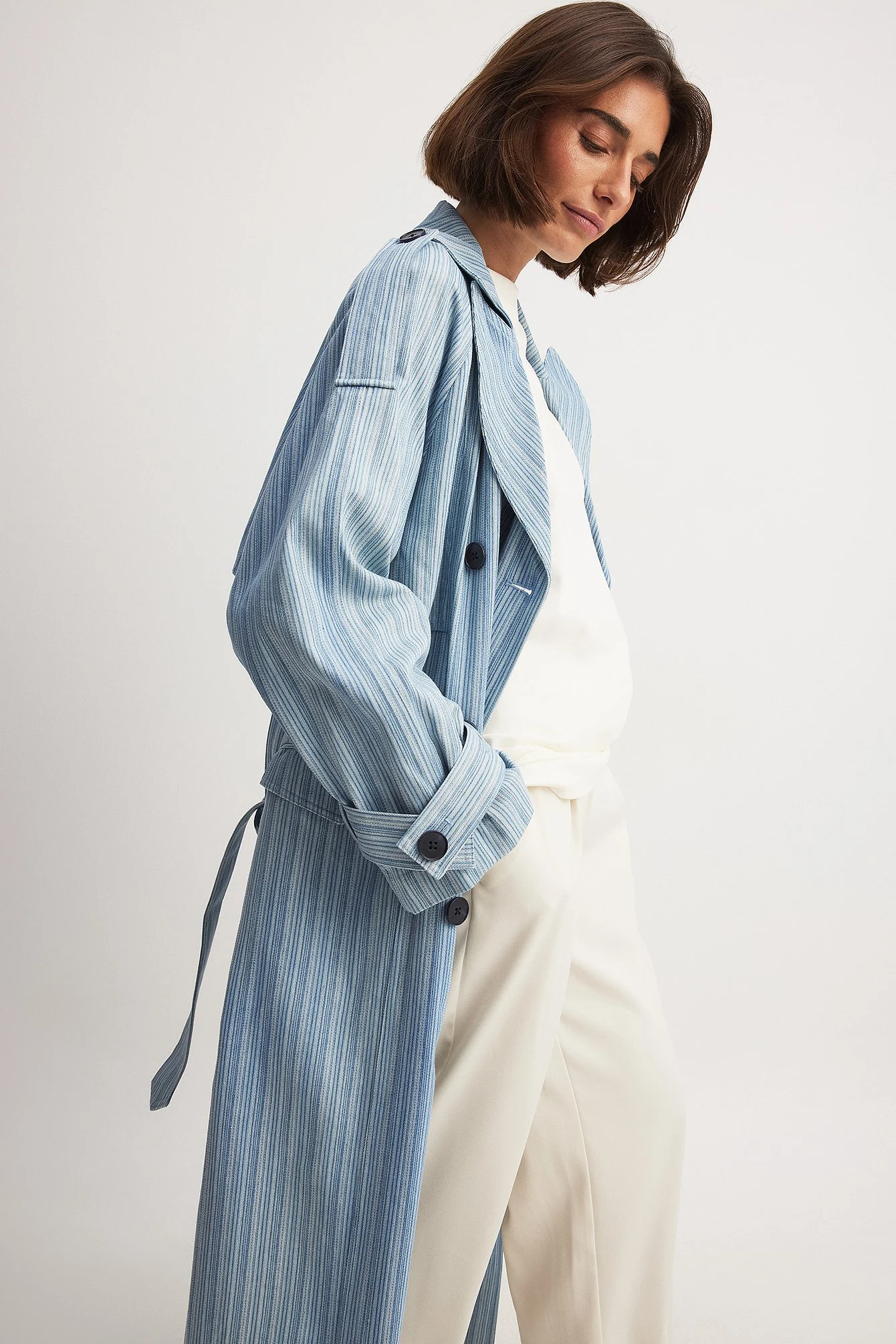 Gestreifter Oversized-Trenchcoat mit Gürtel