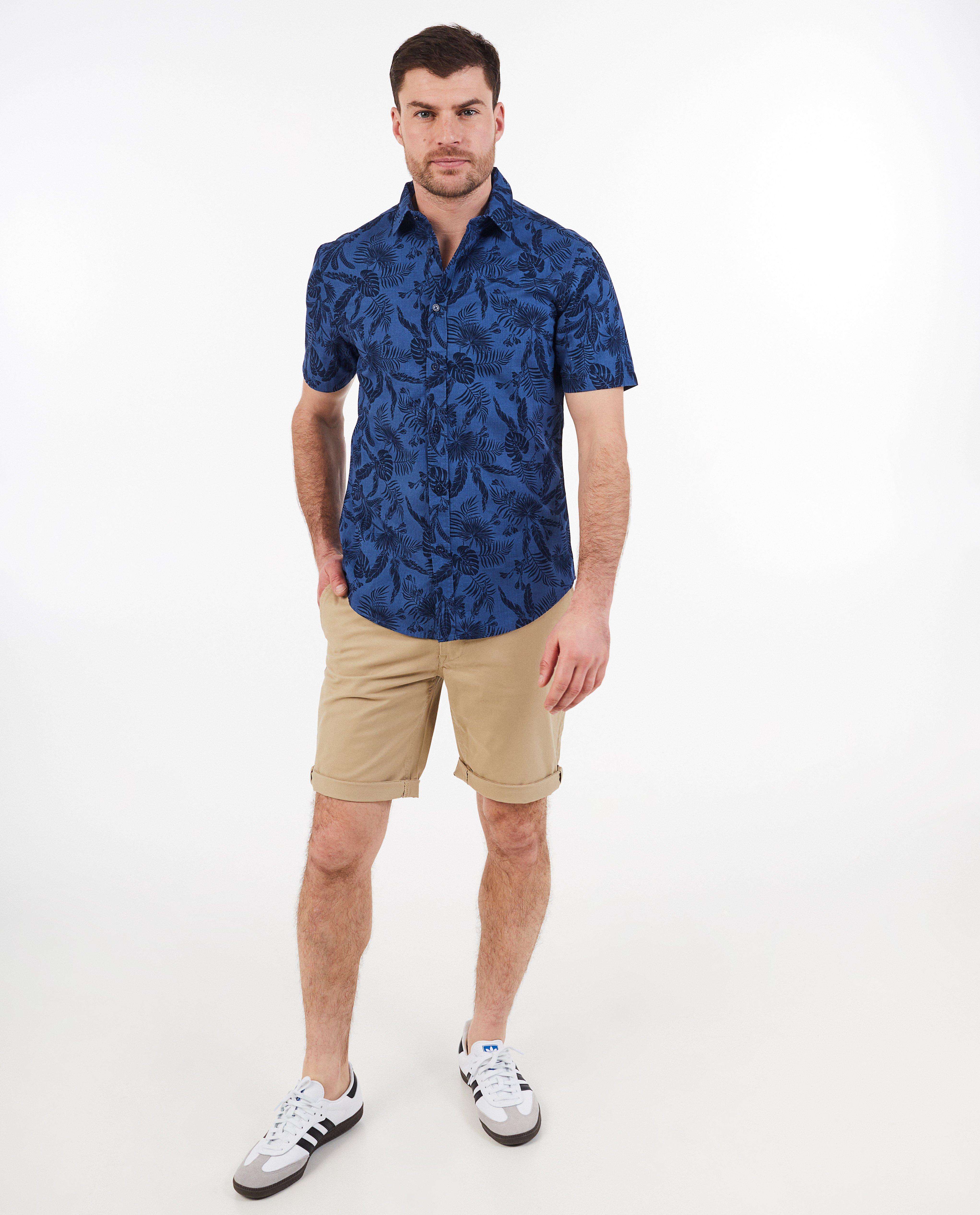 Cămașă Iveo cu imprimeu tropical, croială slim fit albastră
