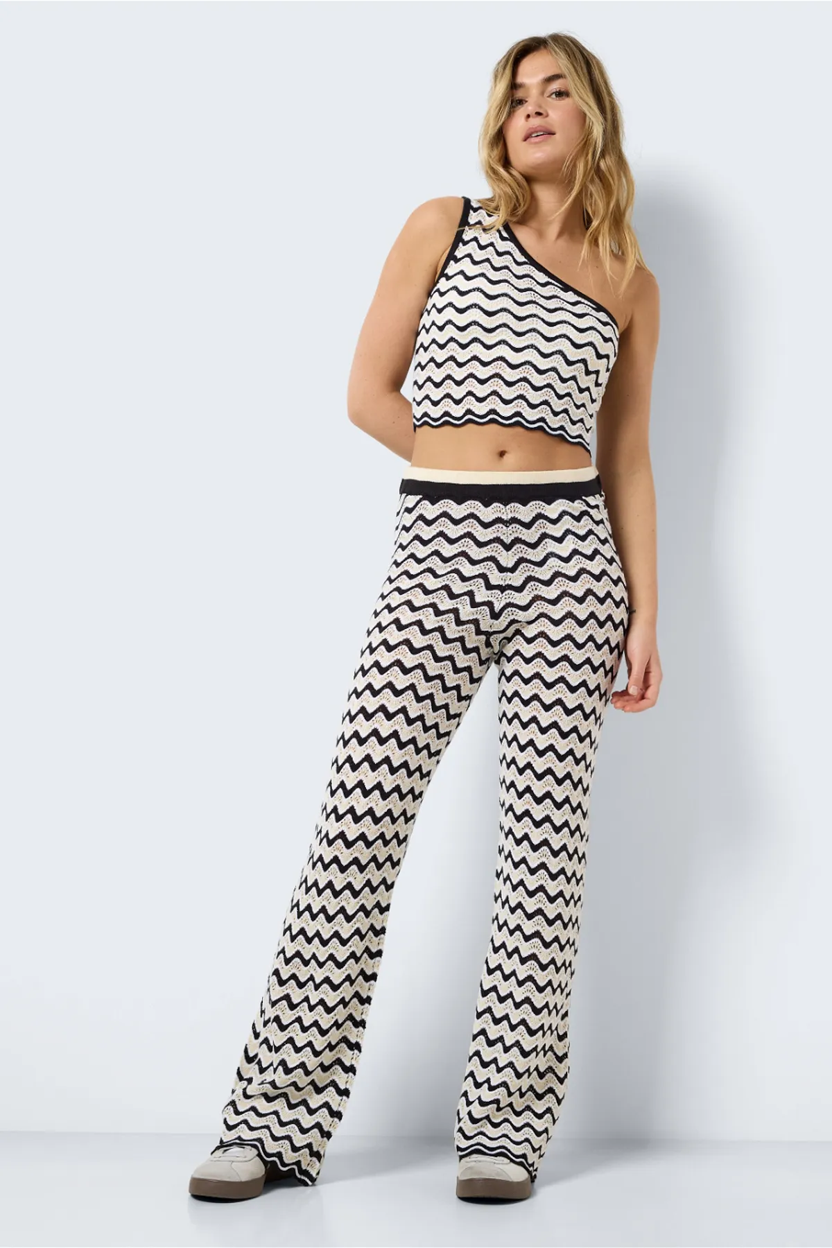 Noisy May  NMSADIE HW STRICKHOSE