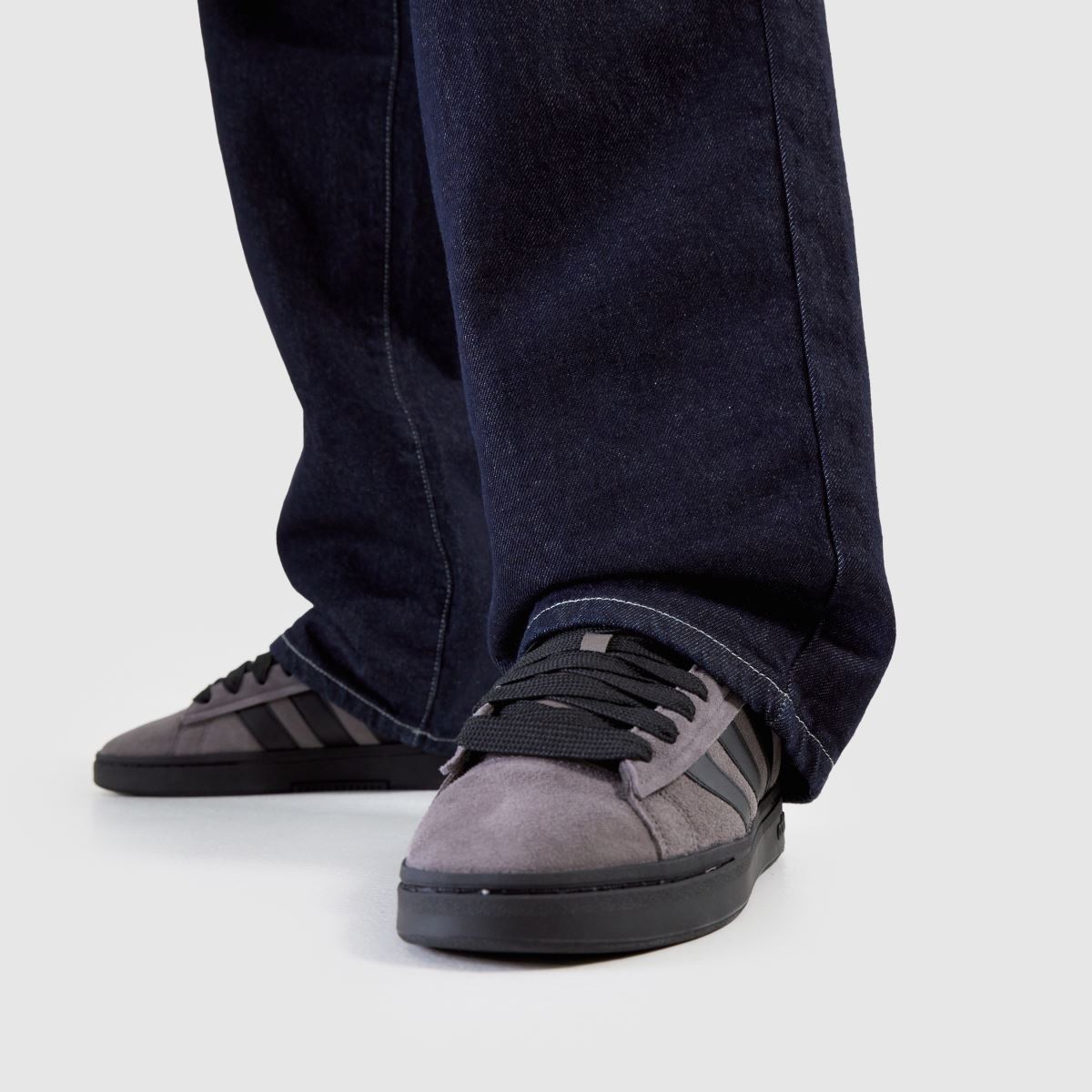 adidas Grand Court Alpha 00s cipők szürke és fekete színben