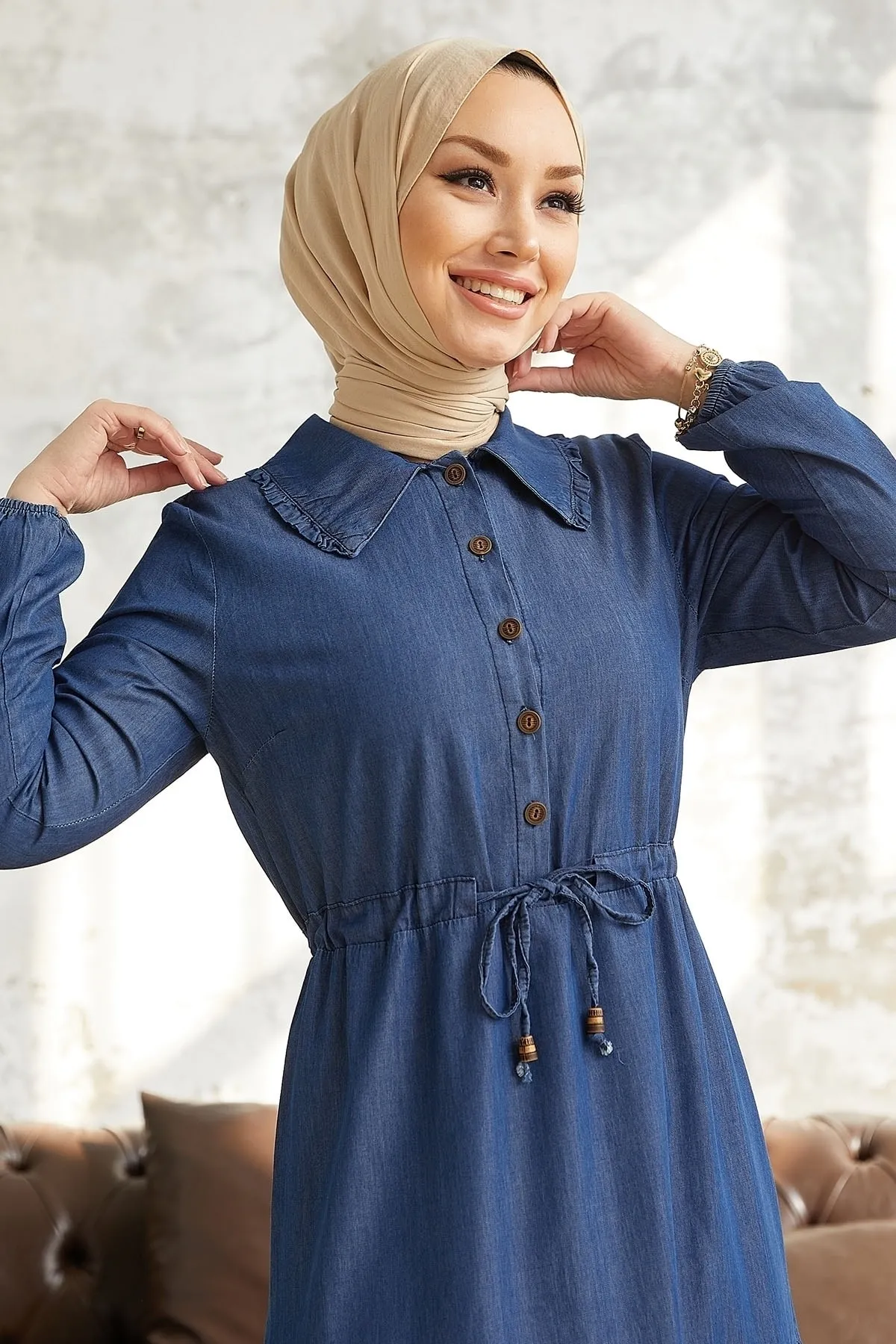 InStyle  Betty Jeanskleid mit Babykragen – Blau