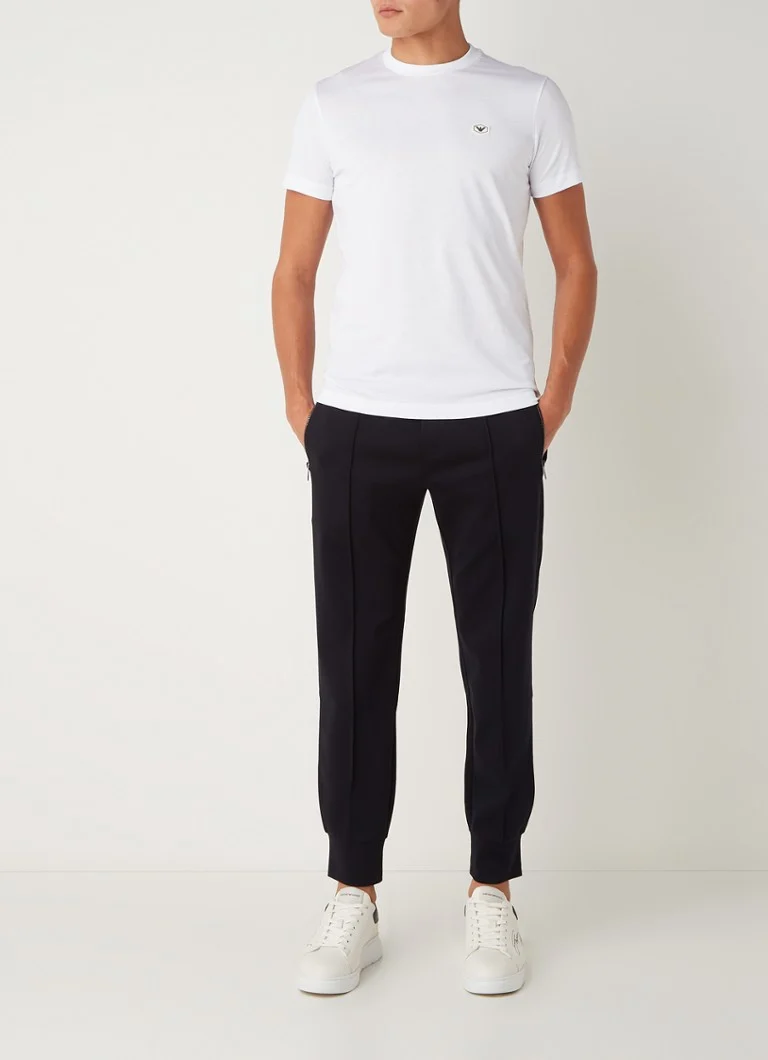 Pantaloni de trening Emporio Armani cu croială slim și talie distinctivă.