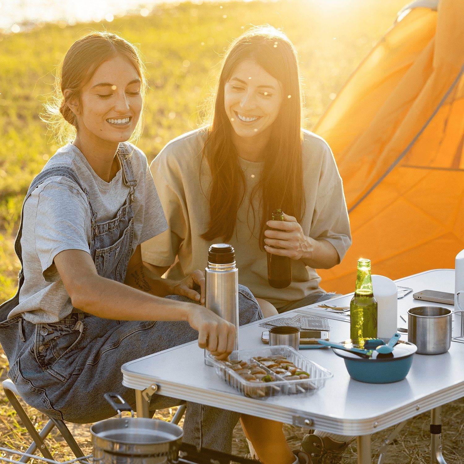 TroniTechnik Klapptisch Klapptisch Campingtisch, Klappbarer Mehrzwecktisch (in Weiß aus Aluminium, für Terrasse, höhenverstellbar bis 70cm), Wetterfest und trag für Garten, Camping, Balkon