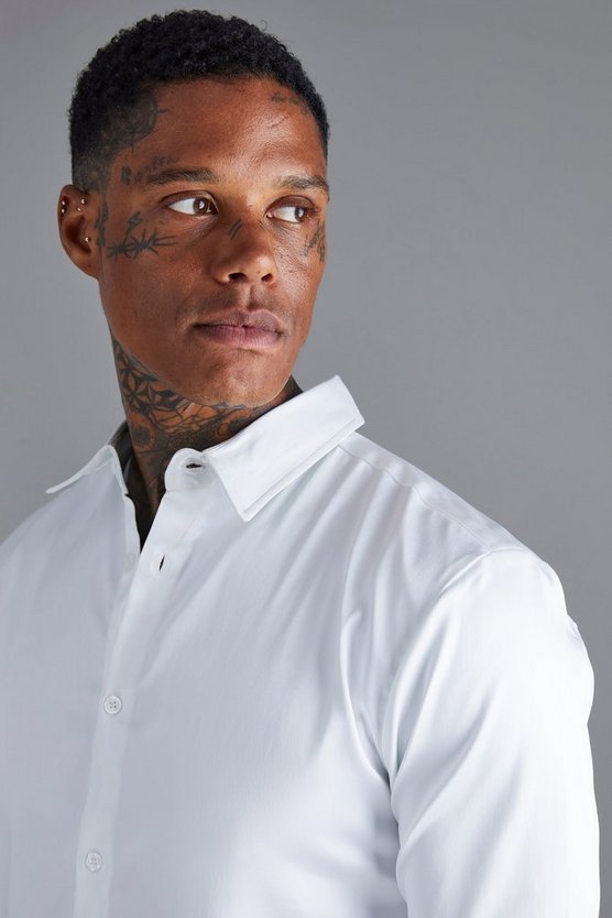 Langärmliges Muscle-Fit Satin Hemd