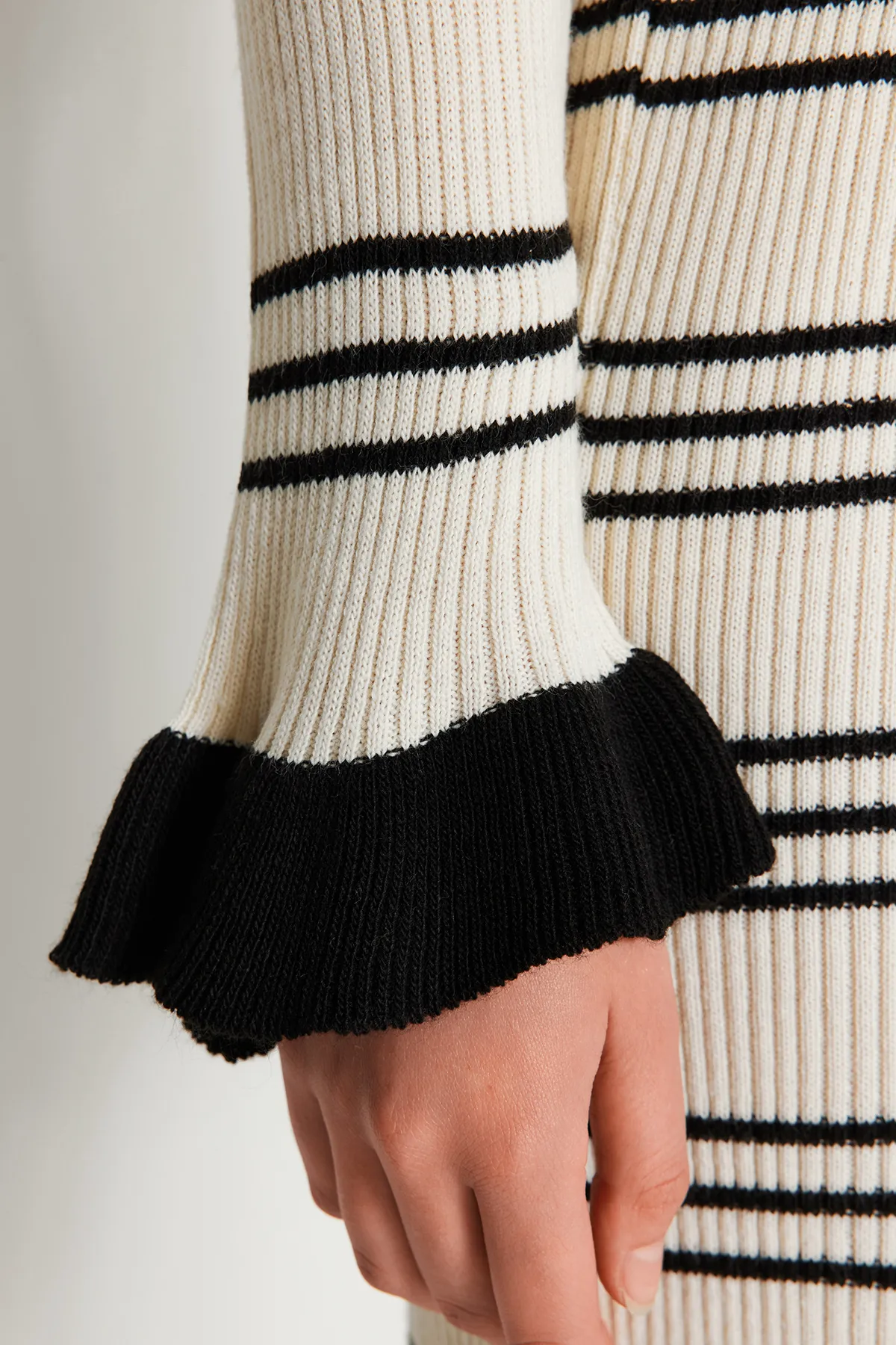 Trendyol Collection  Steingestreifter Mini-Rollkragenpullover TWOAW24EL00470