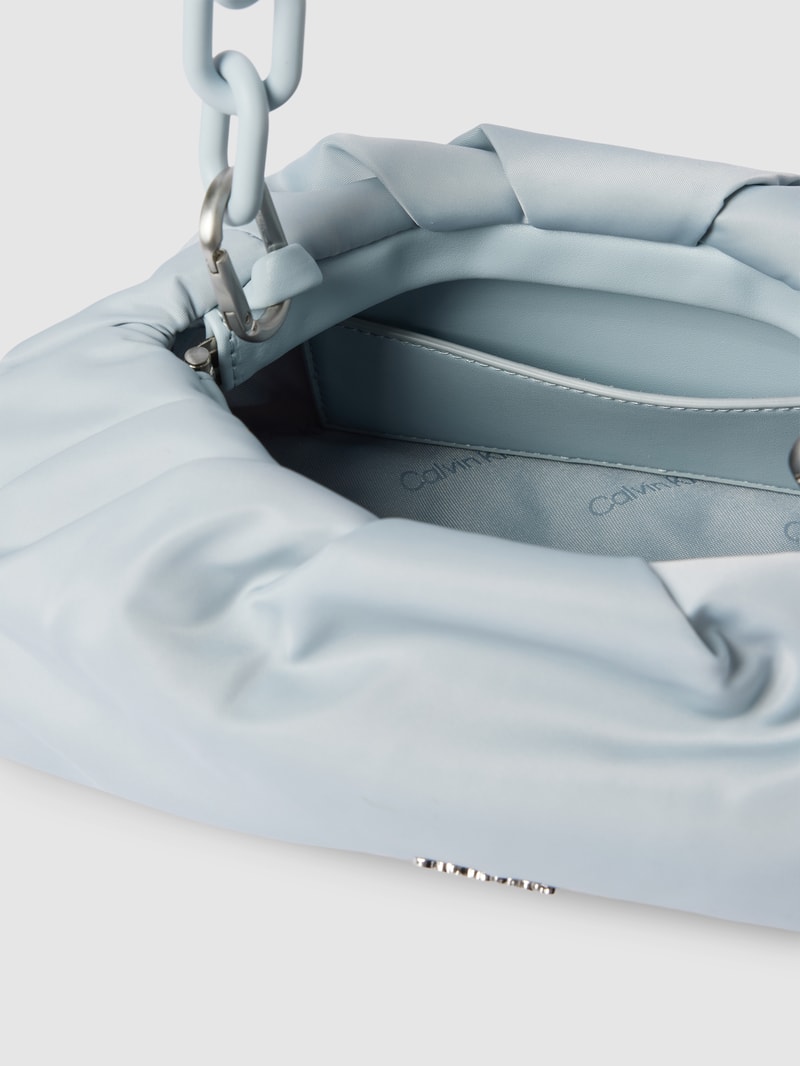 Clutch mit Label-Detail in hellblau