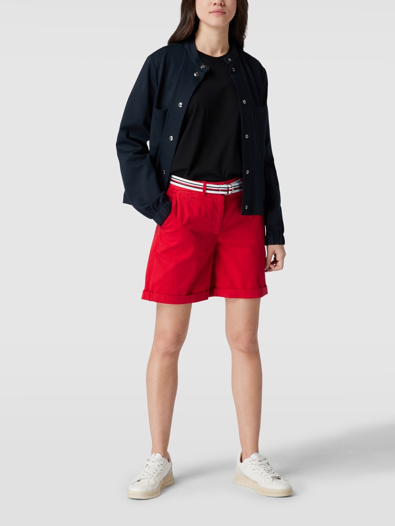 Bermudashorts mit seitlichen Eingrifftaschen in rot