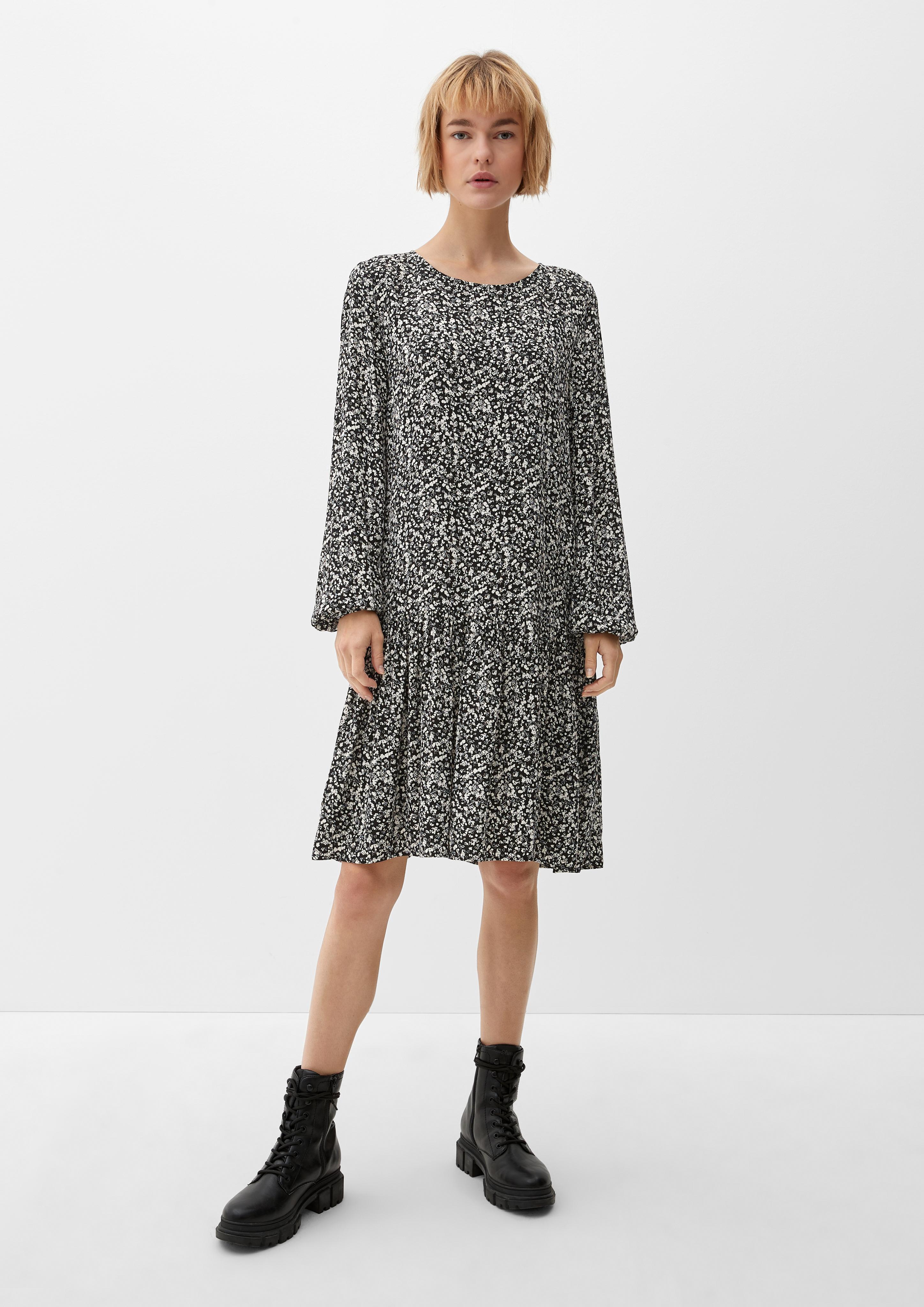 Viskose-Kleid mit Volants  2120853-99A2