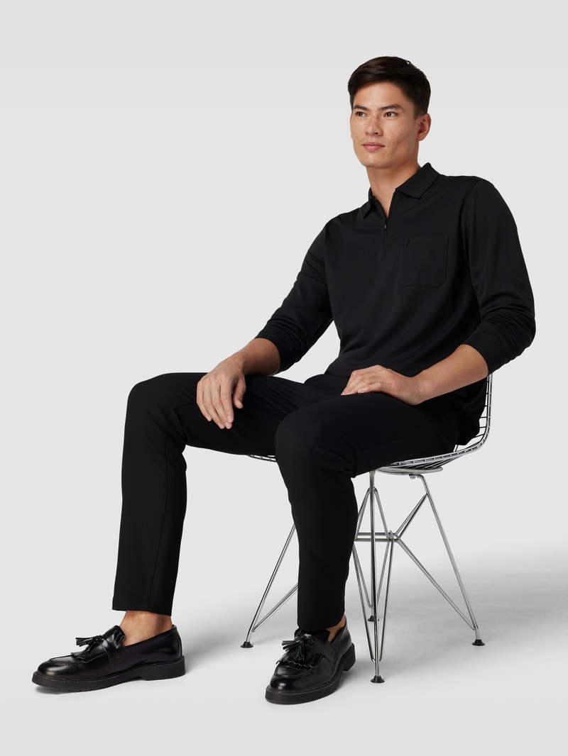 Poloshirt mit kurzer Reißverschlussleiste in schwarz