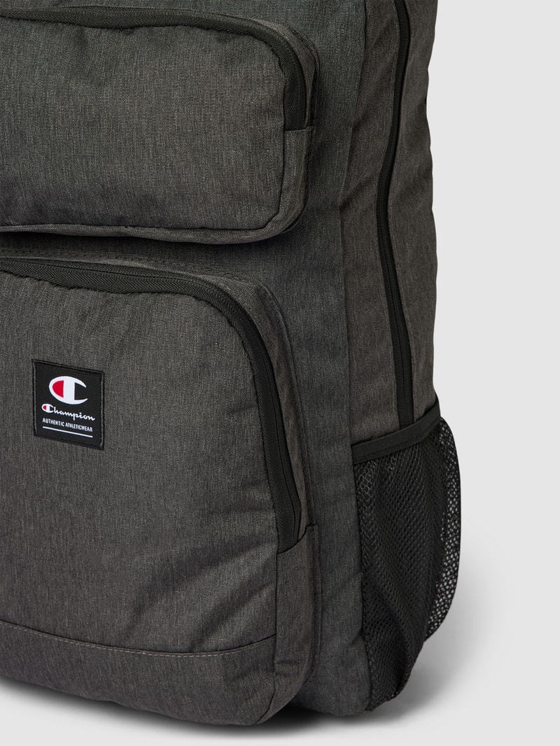 Rucksack mit Label-Patch in schwarz