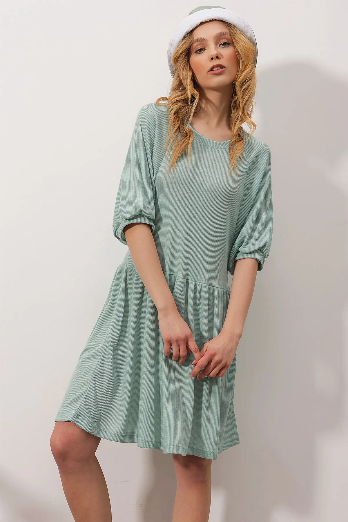 Trend Alaçatı Stili  Grünes Fledermausärmel-Streukleid für Damen ALC-X6407