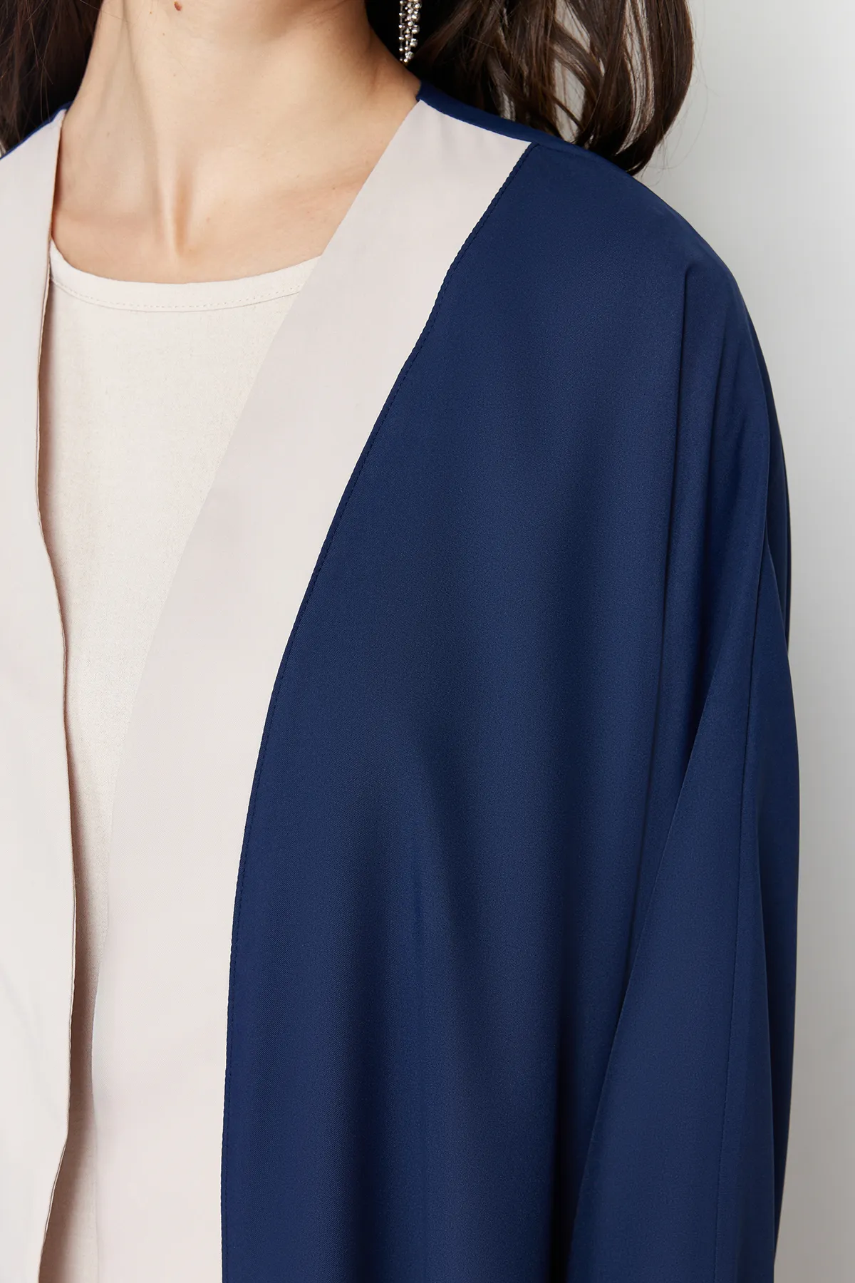 Trendyol Modest  Marineblaue, farbblockierte lange gewebte Mütze & Ferace & Abaya TCTSS24KF00009